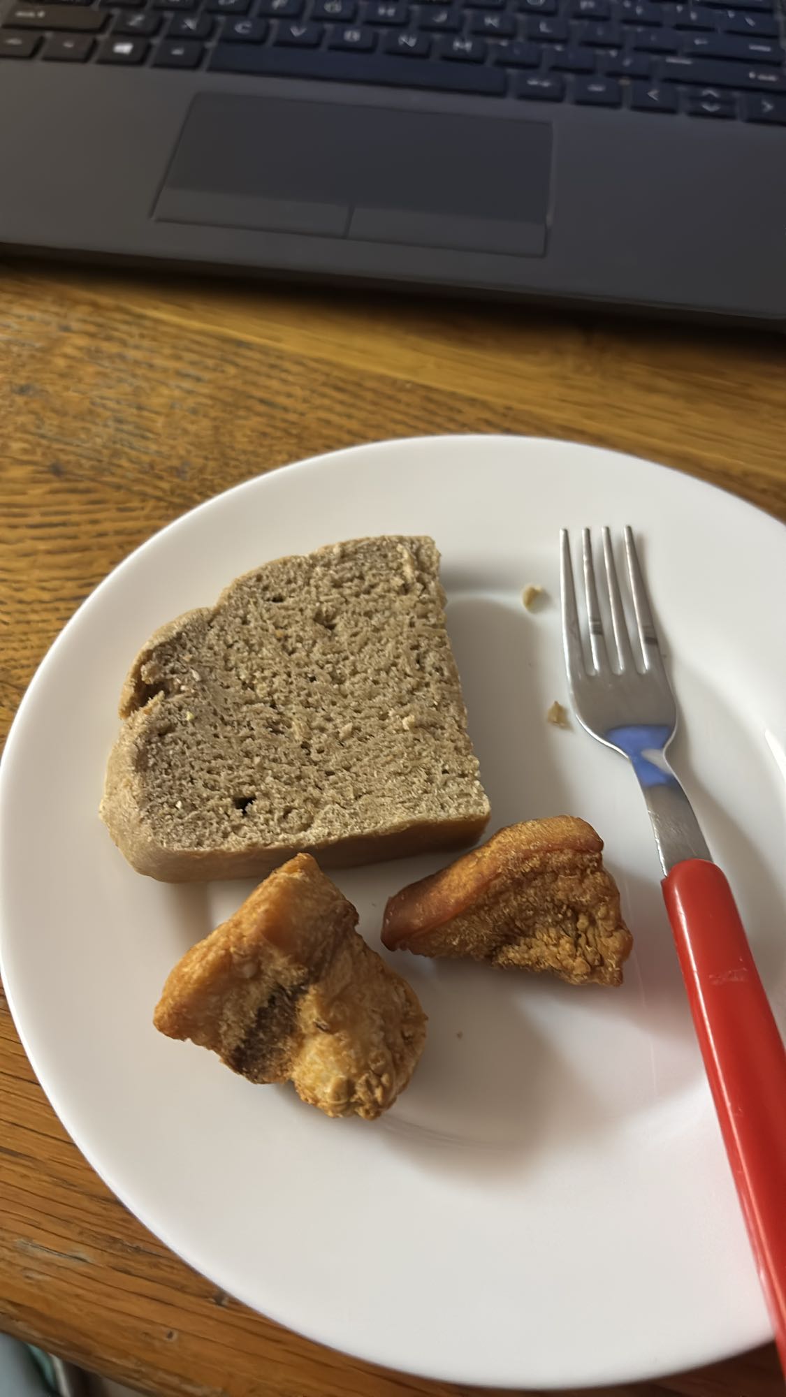 Zsíros kenyérrel tál