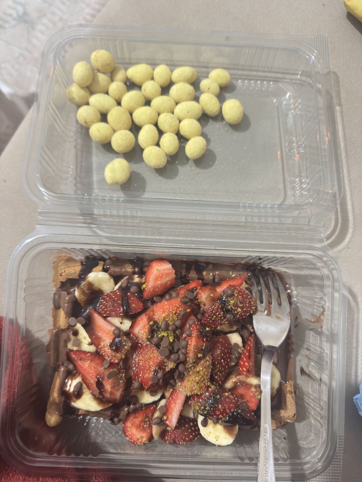 Meyveli waffle ve atıştırmalık