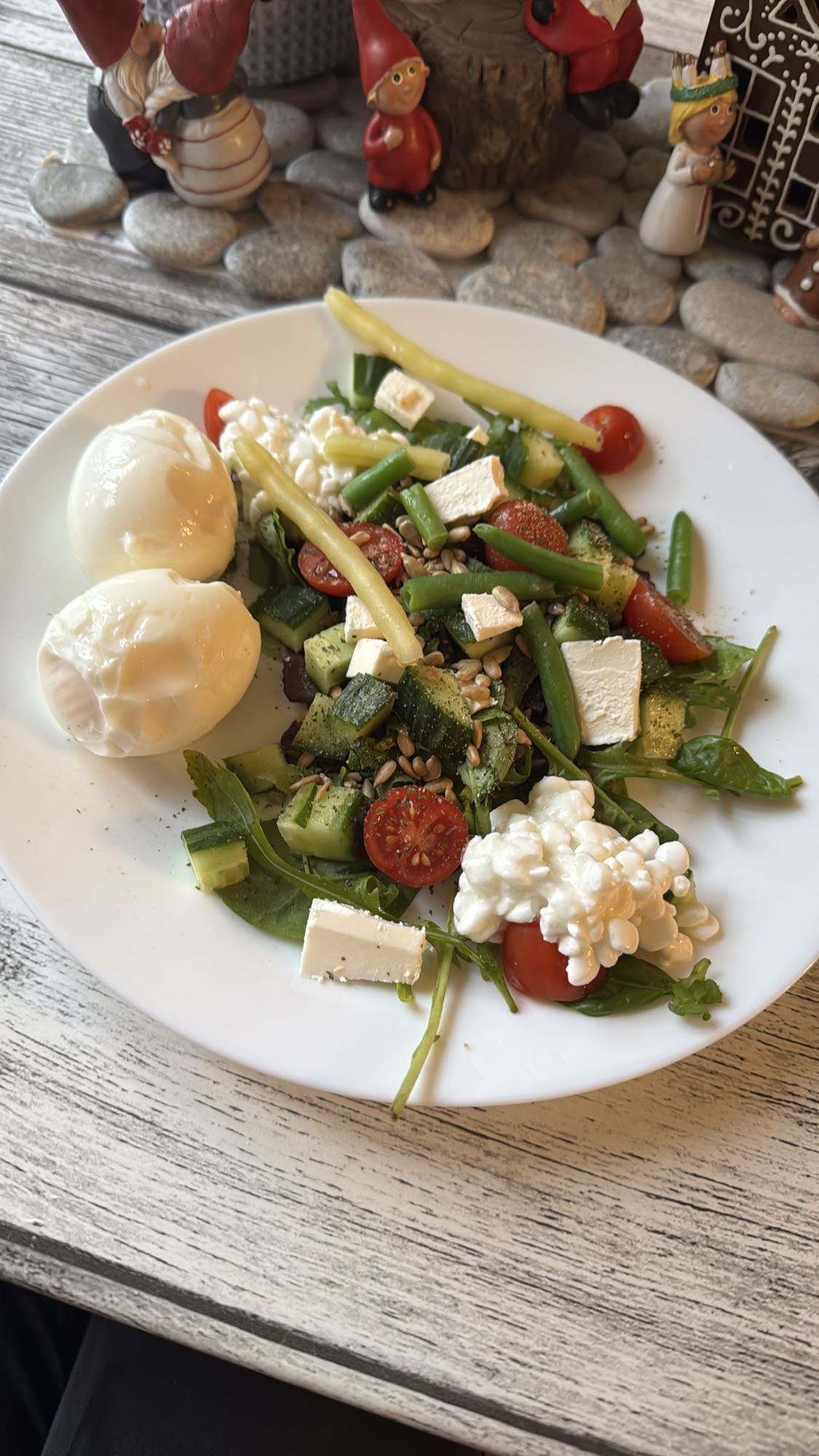 Grönsallad med ägg