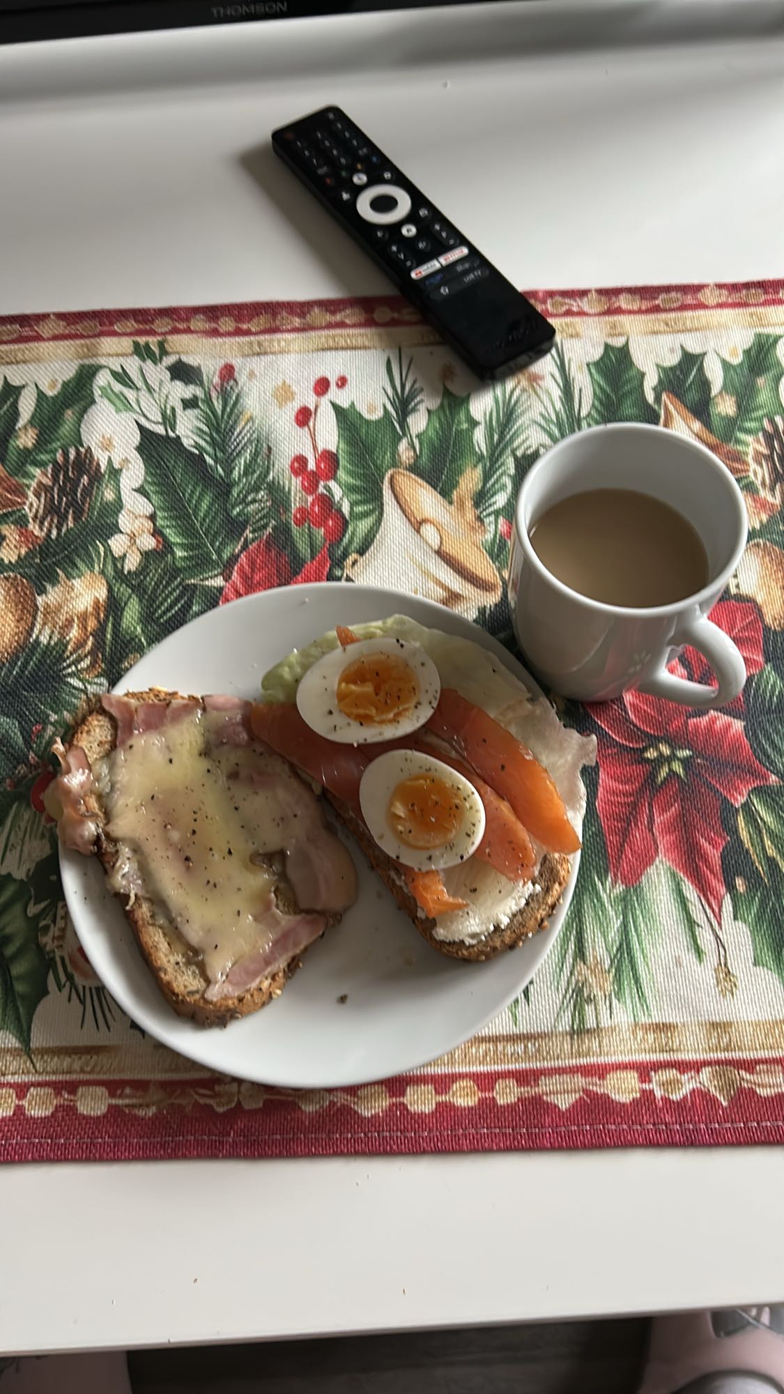 бутерброды с яйцом и ветчиной