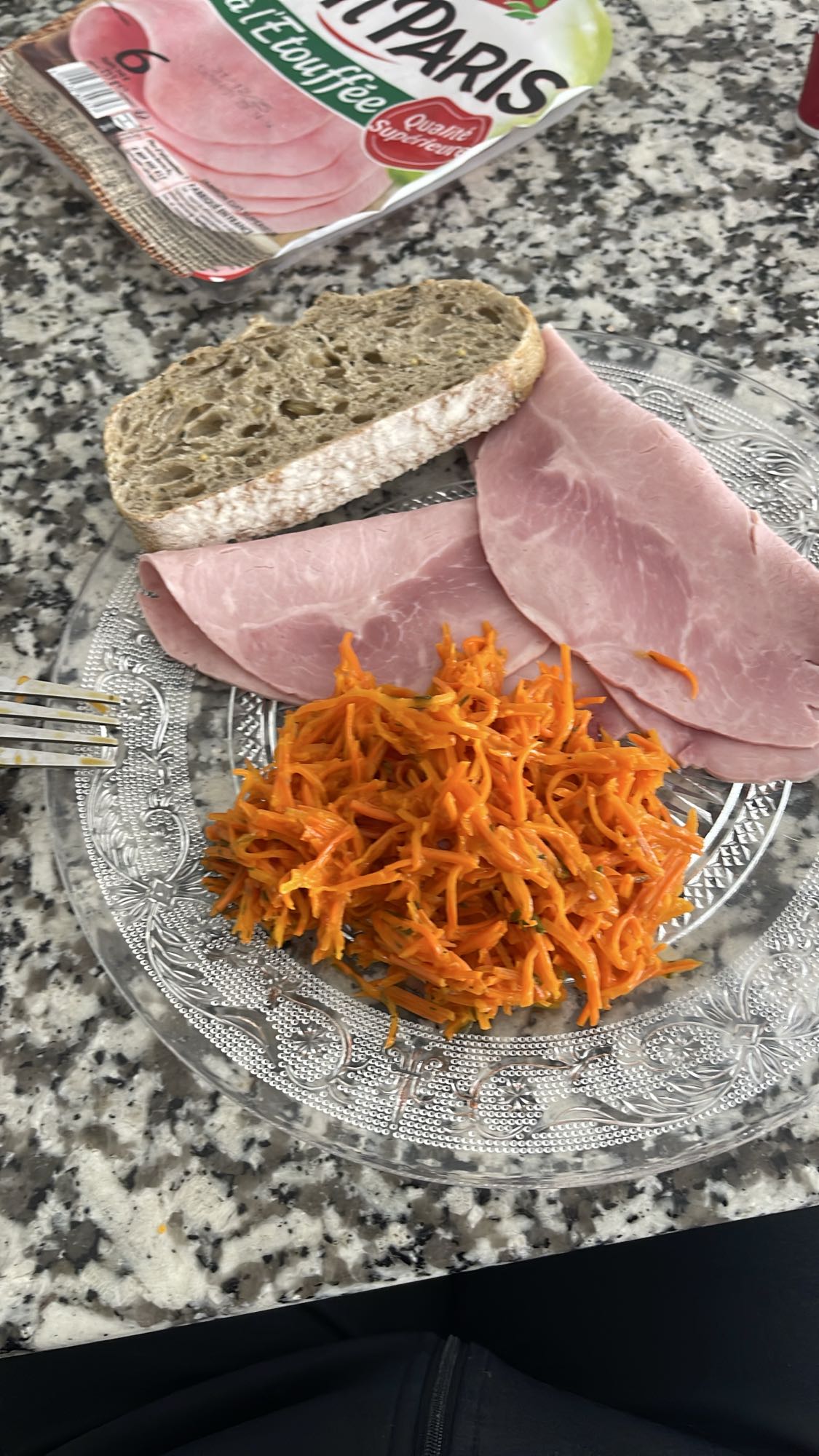 Jambon, pain et carottes