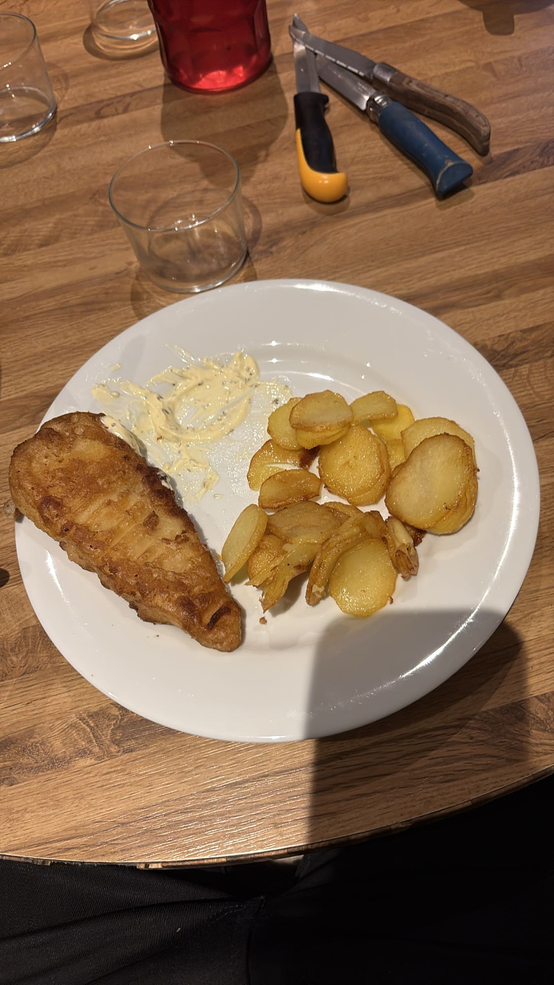 Poisson pané et pommes sautées