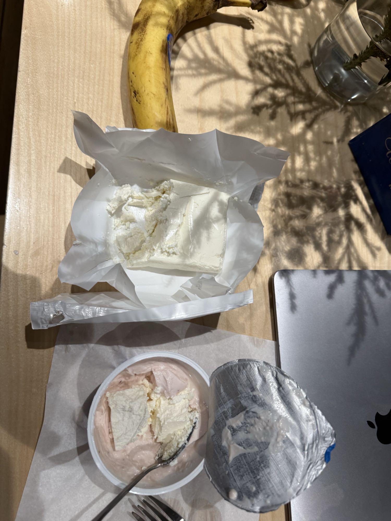 Banana, blueberry Greek yogurt, cottage cheese