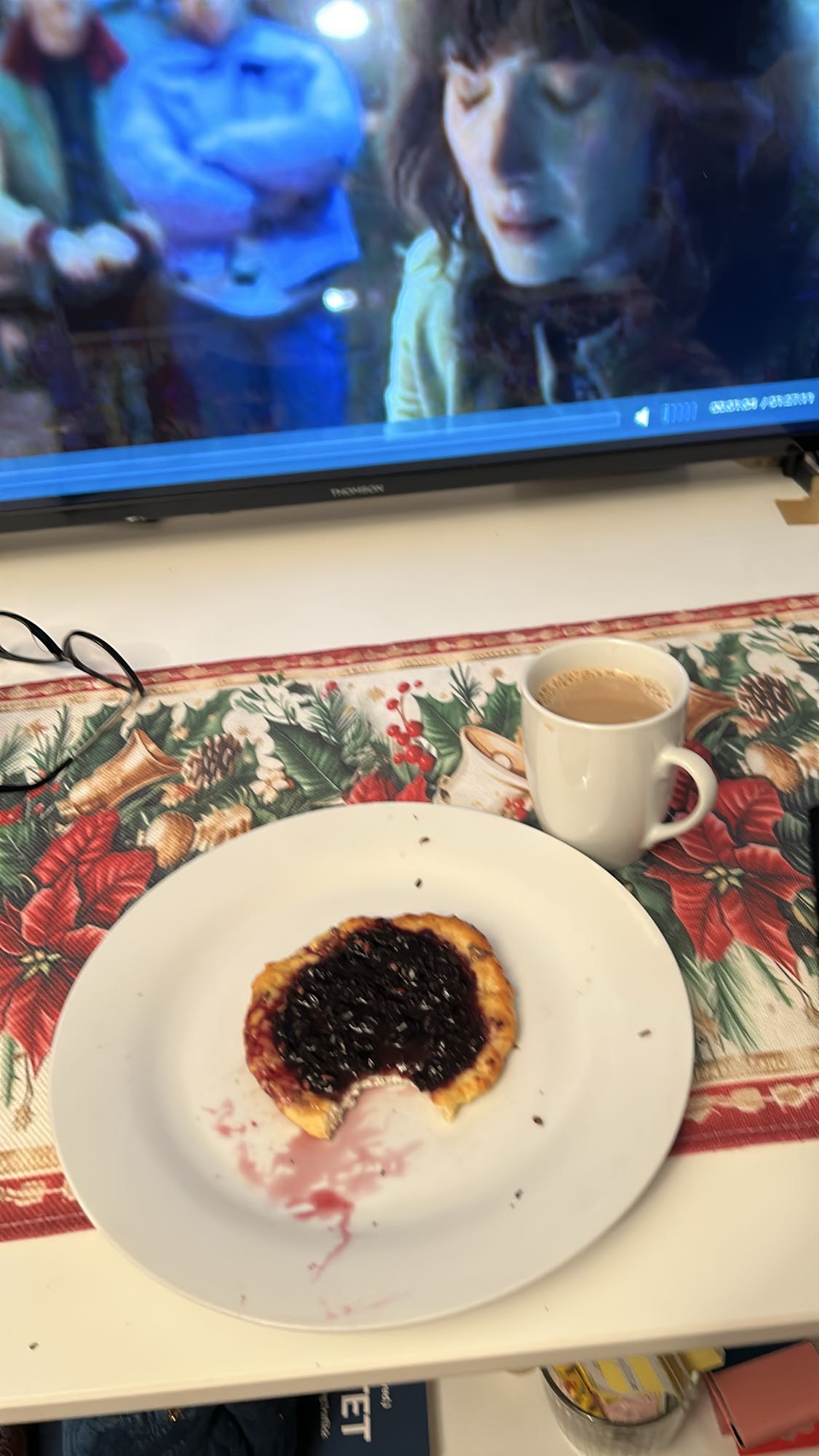 ягодный тарт и кофе