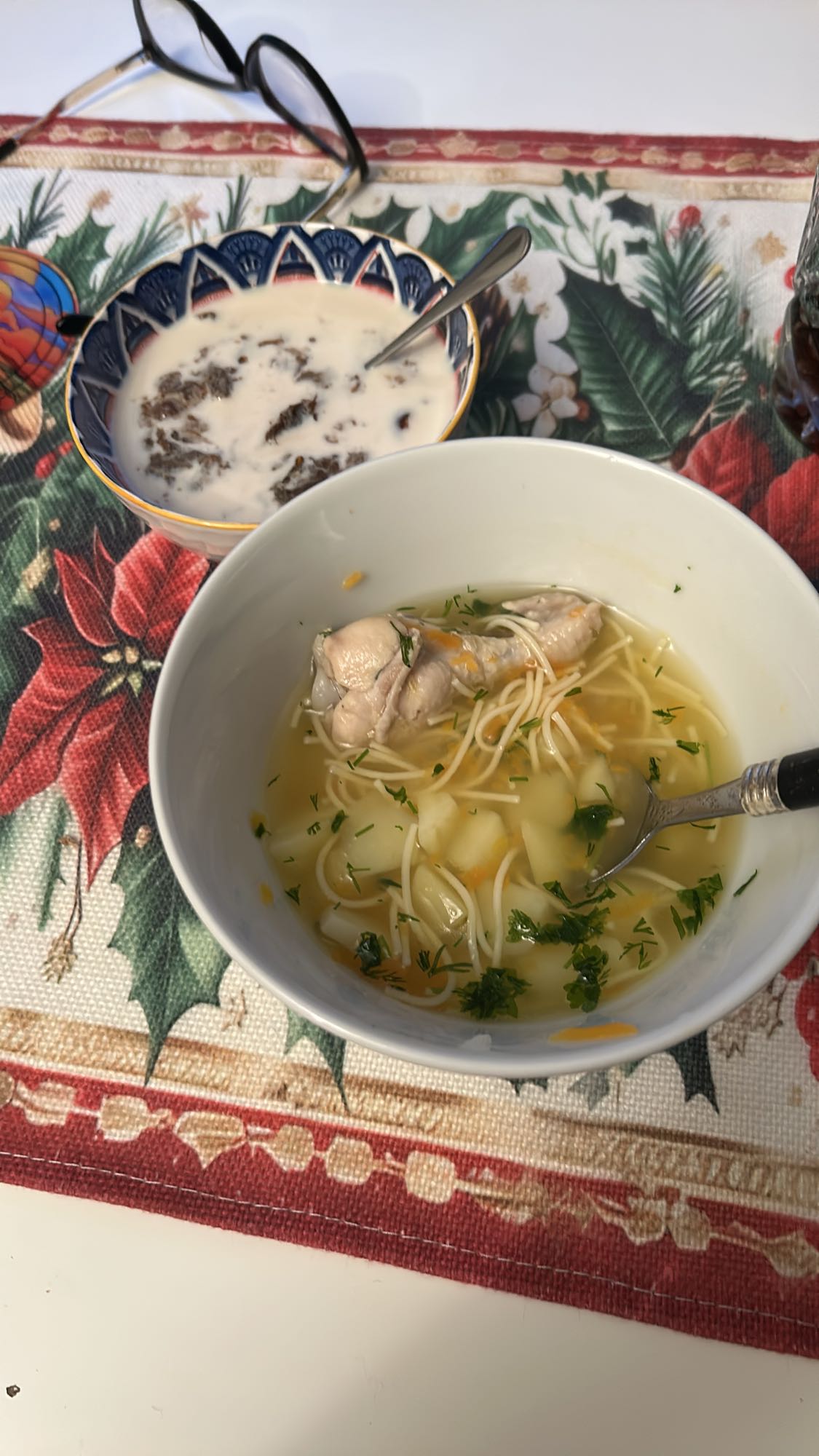 Куриный суп и каша с молоком