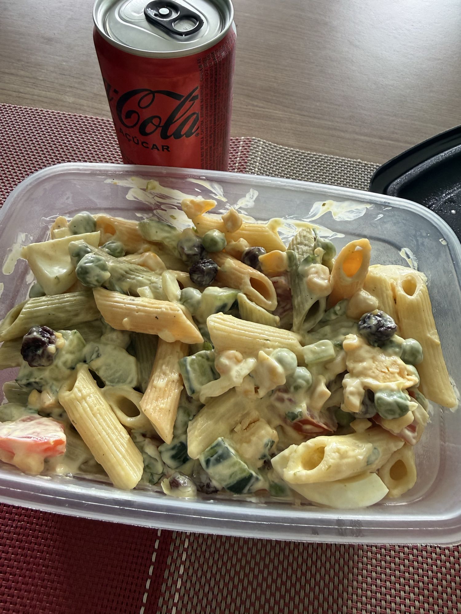 Salada de macarrão cremosa