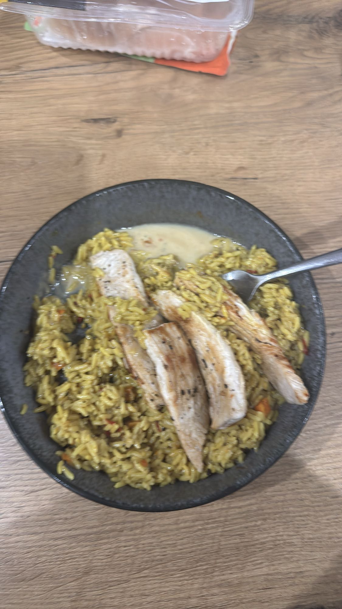 Kipfilet met gele rijst