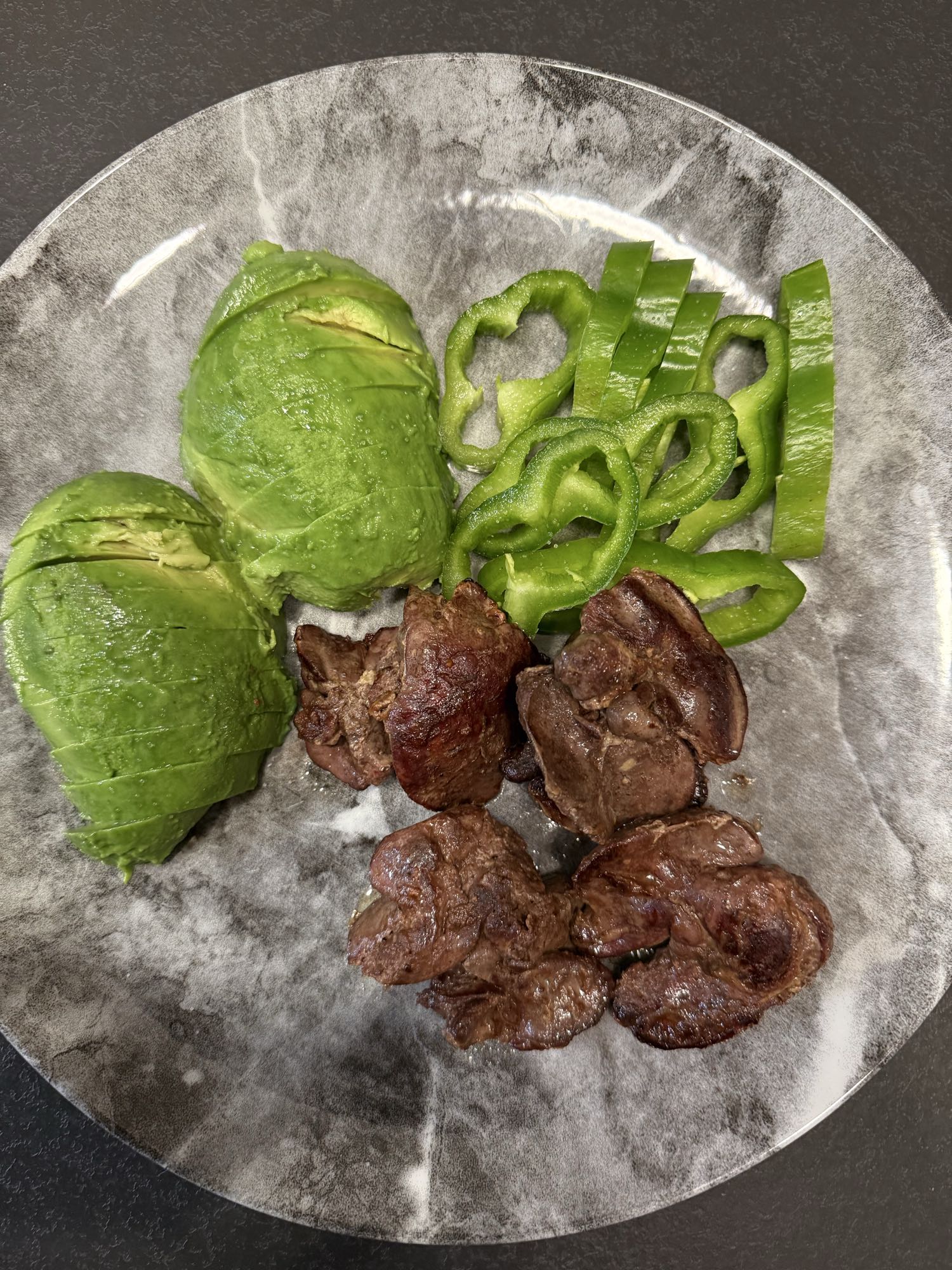 Foie, avocat et poivron