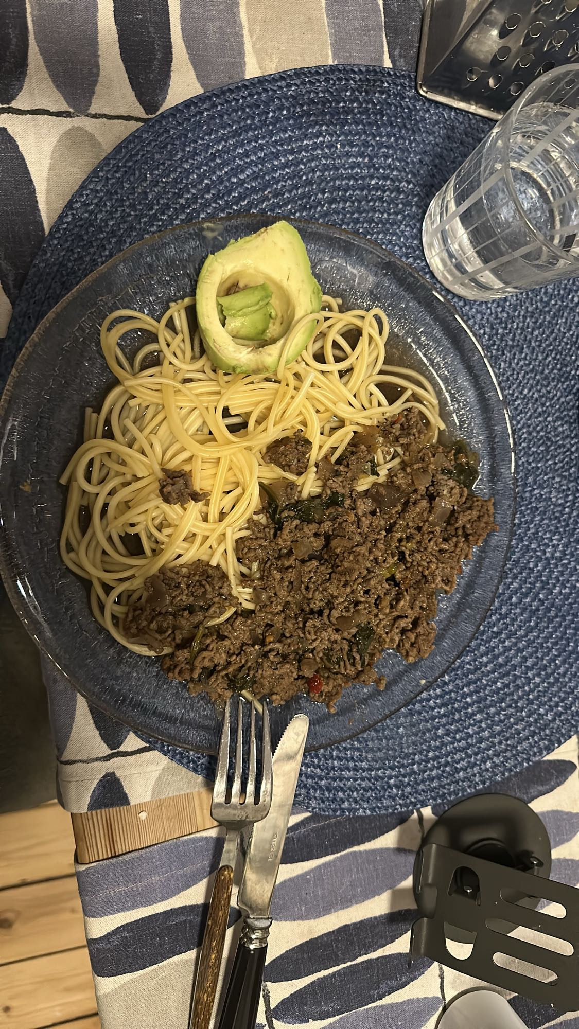 Pasta med köttfärs & avokado