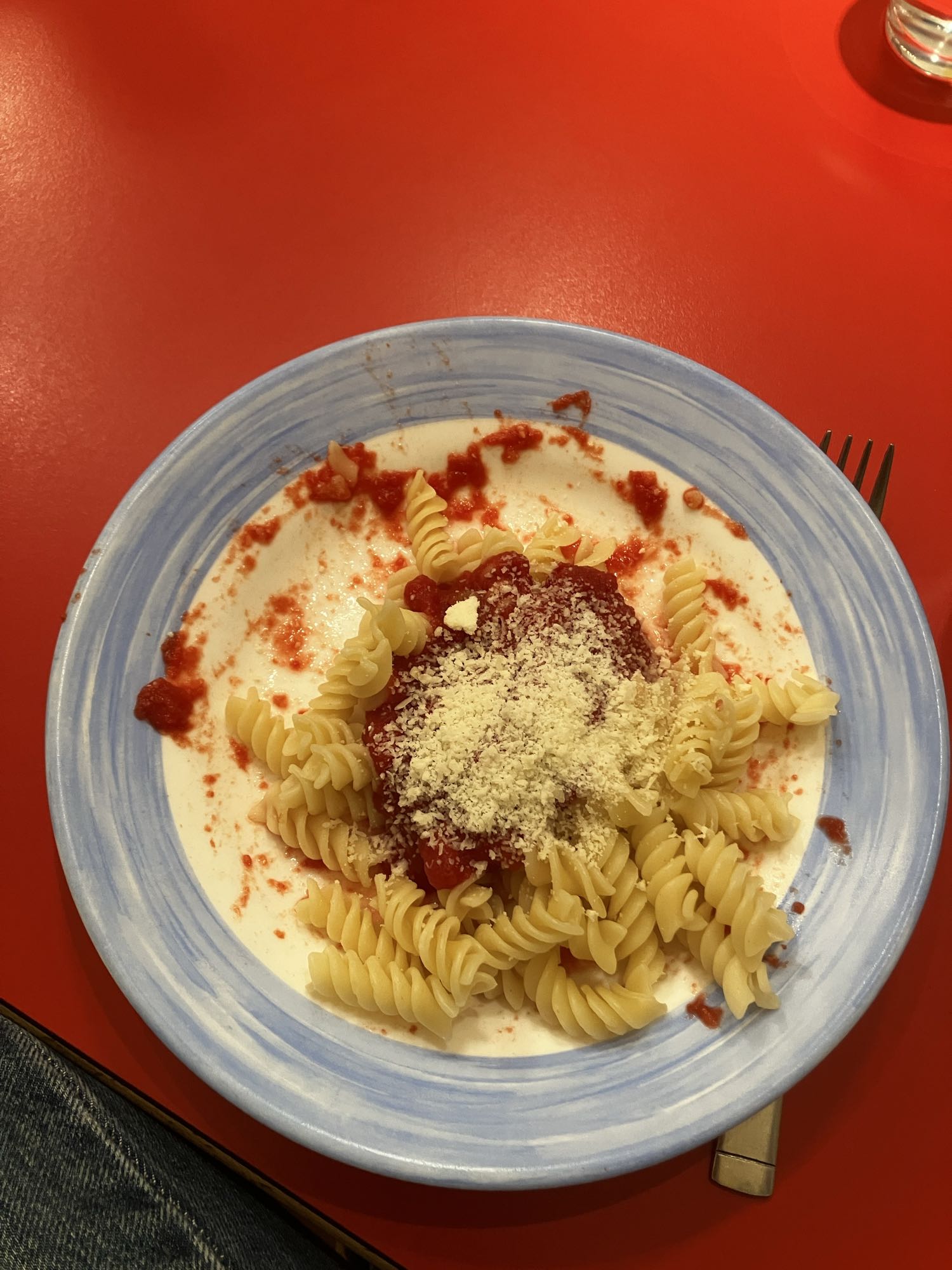 Macarrão ao molho e queijo