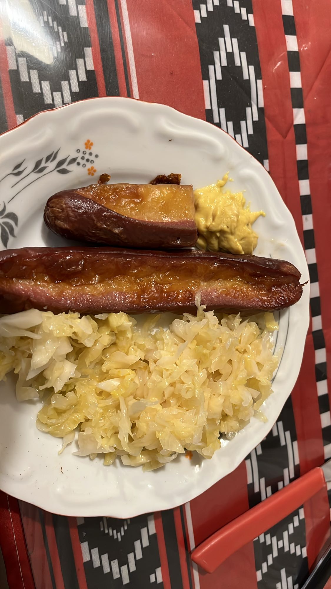 Наденица с кисело зеле