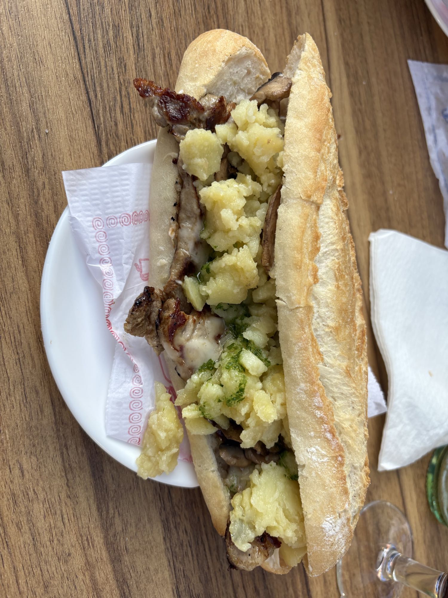 Bocadillo de carne y patata