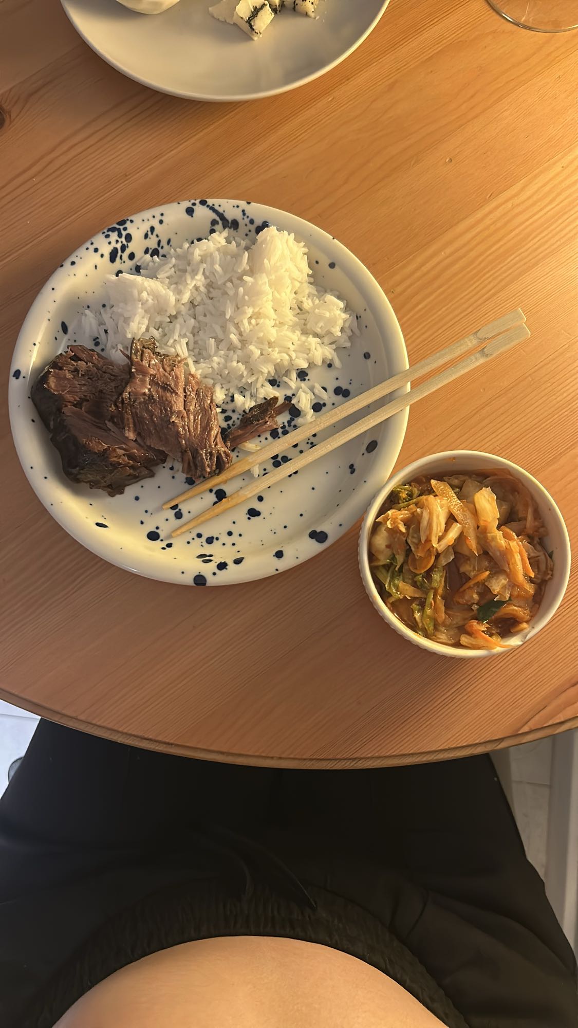 wołowina z ryżem i kimchi