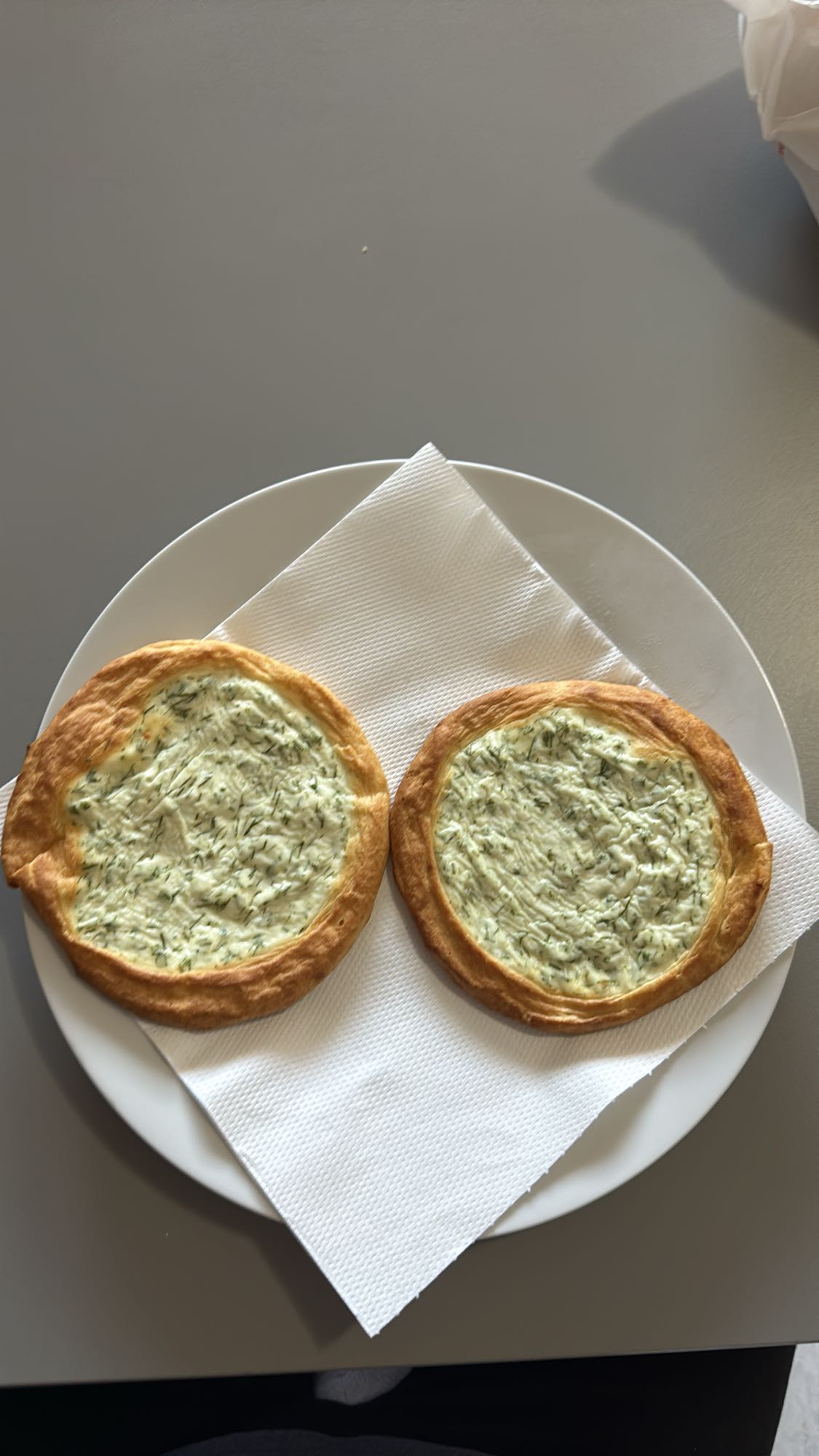 Tarte cu brânză și verdeață