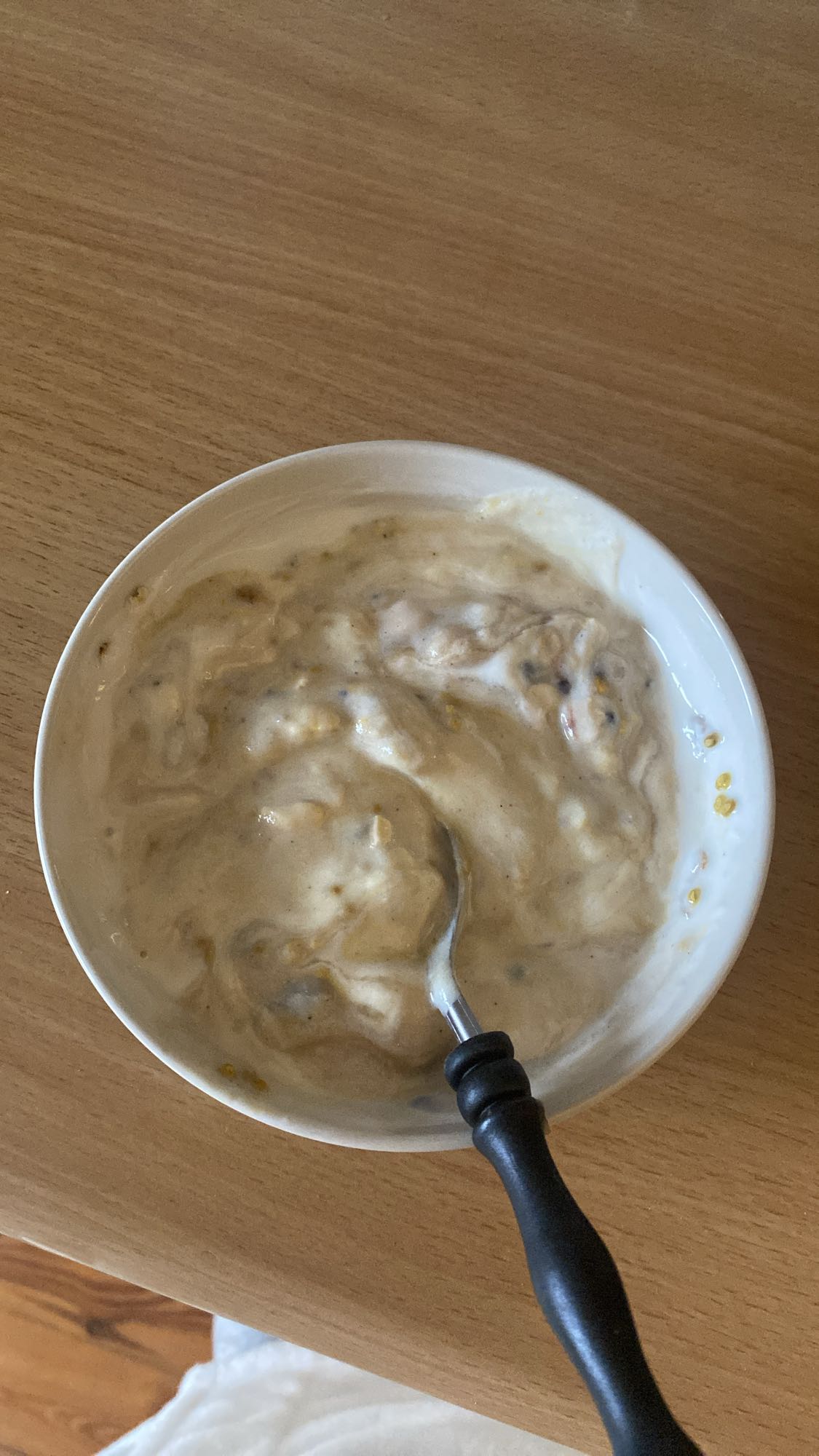 Jogurt z bananem i musli