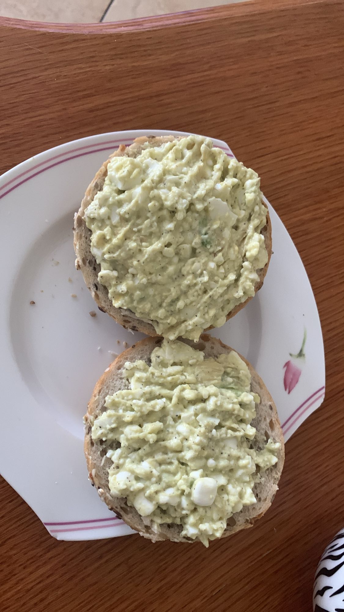 Bułka z pastą jajeczną