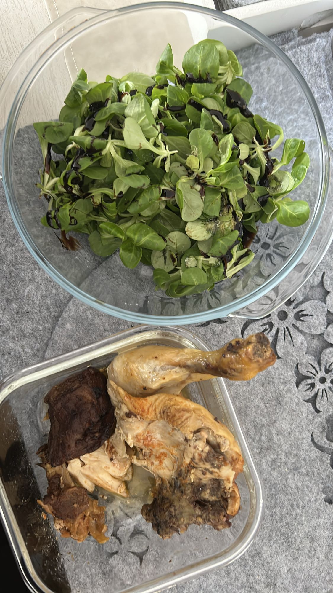 Pollo con ensalada verde