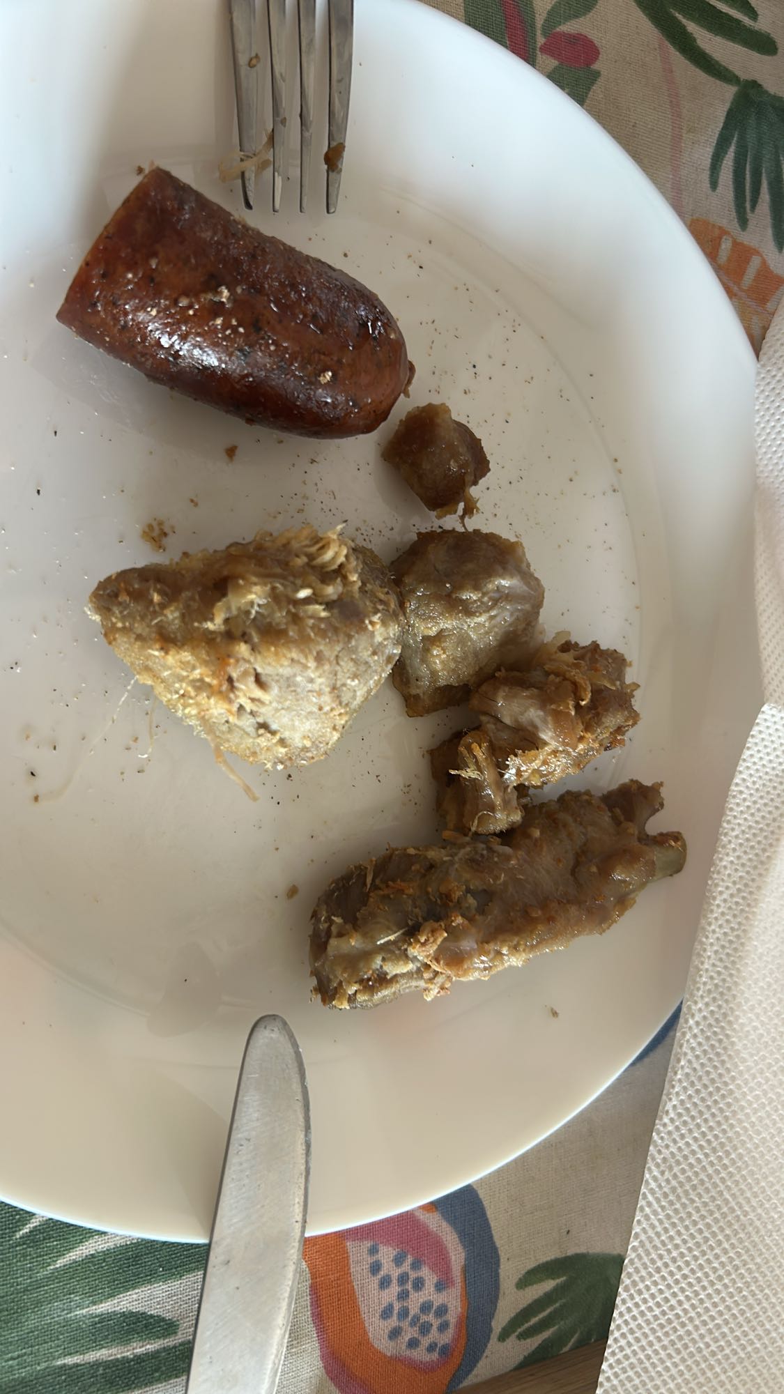 Carnati si carne prajita