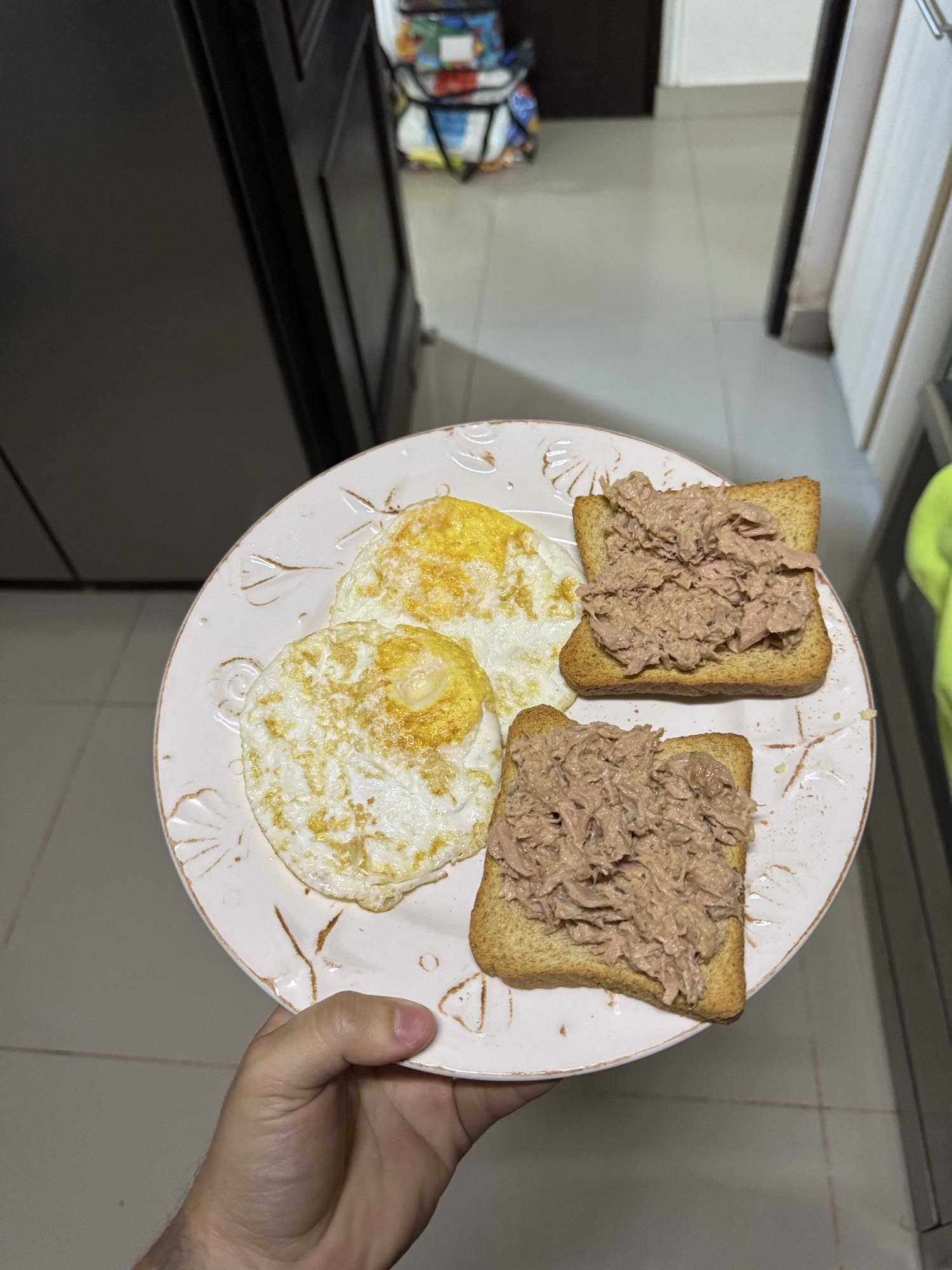 Tostadas con atún y huevo