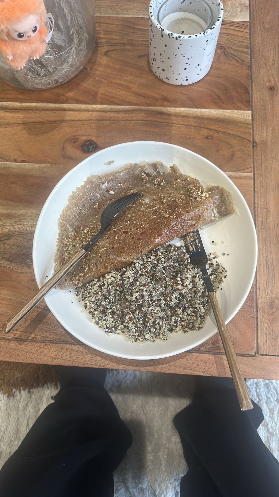 Galette de sarrasin avec œuf / jambon / emmental et quinoa