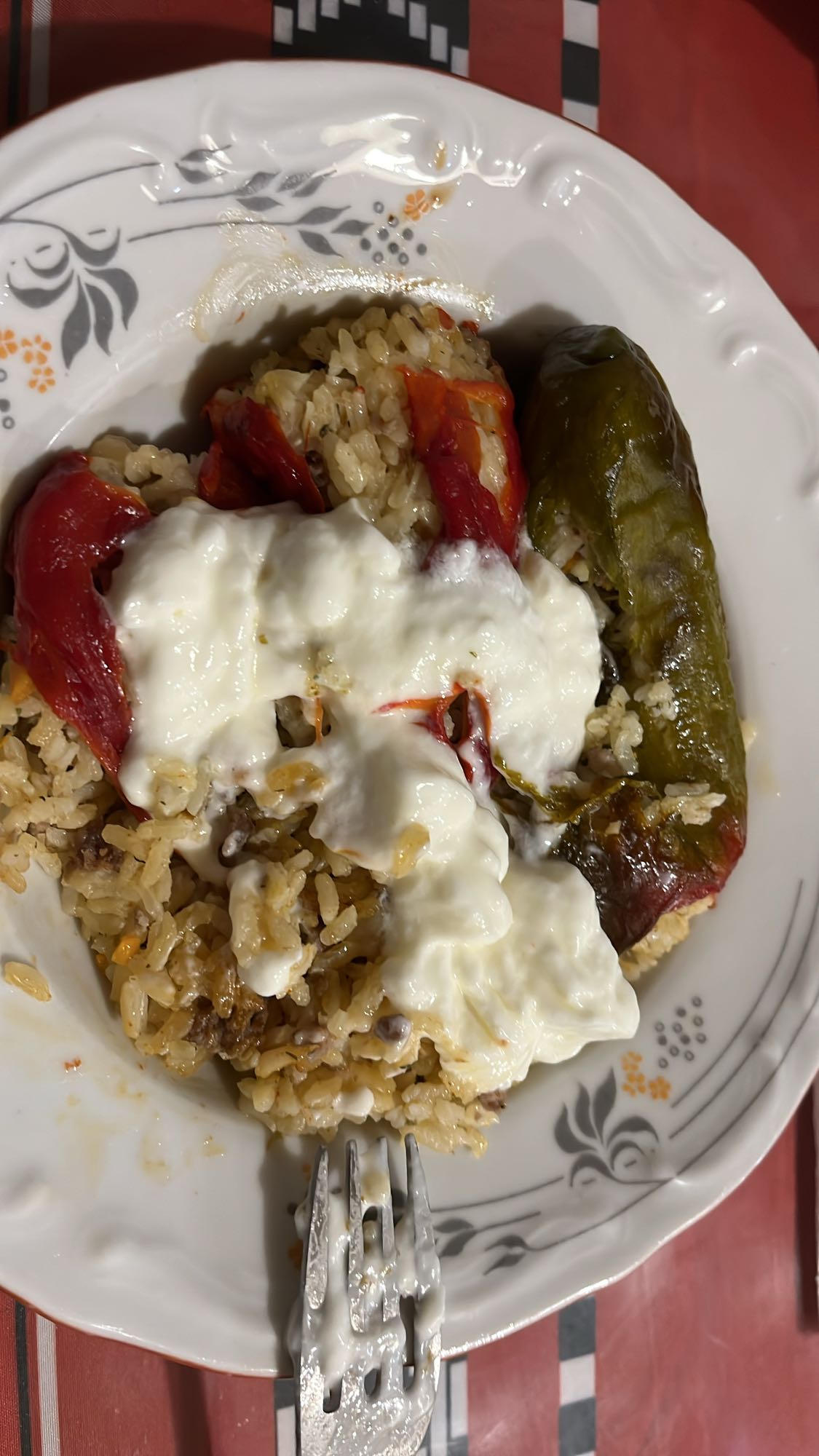 Пълнени чушки с ориз и кисело мляко