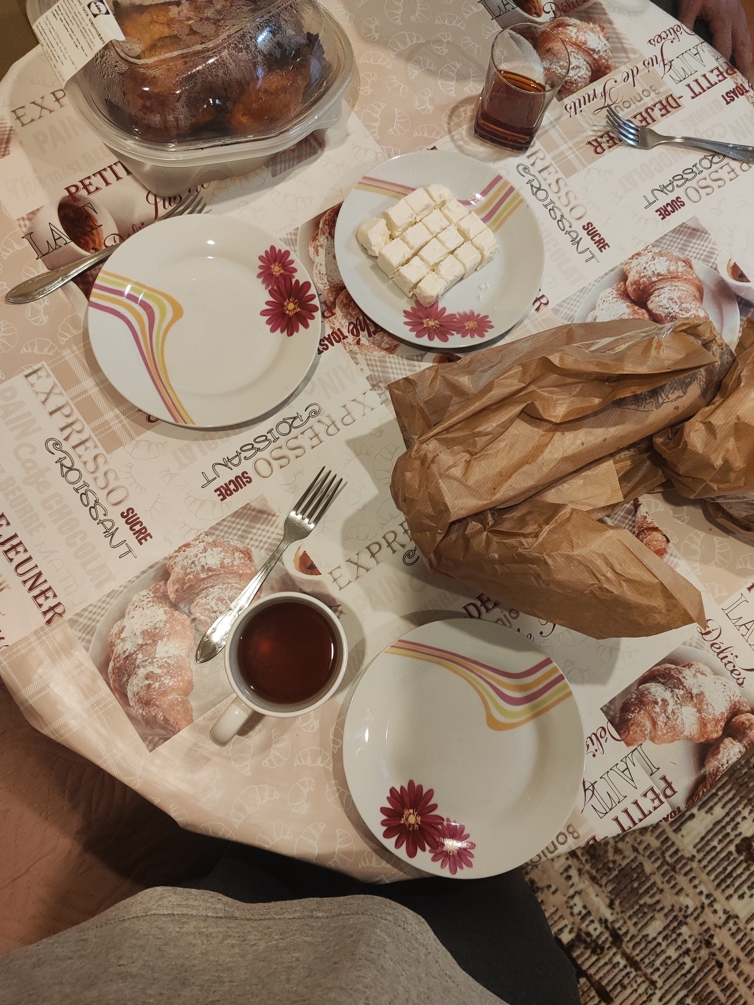 Bread, cheese and tea