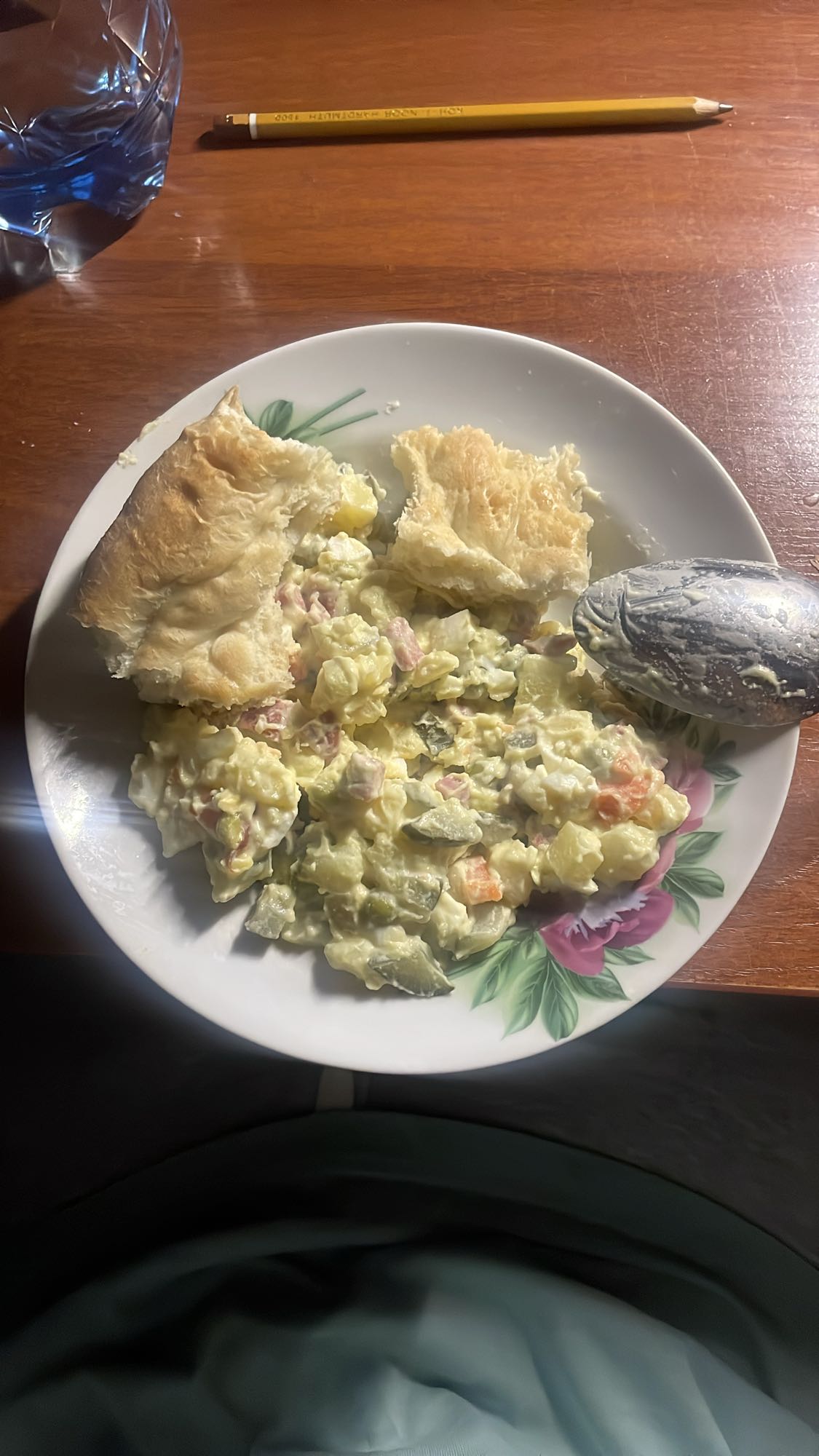Оливье с хлебом