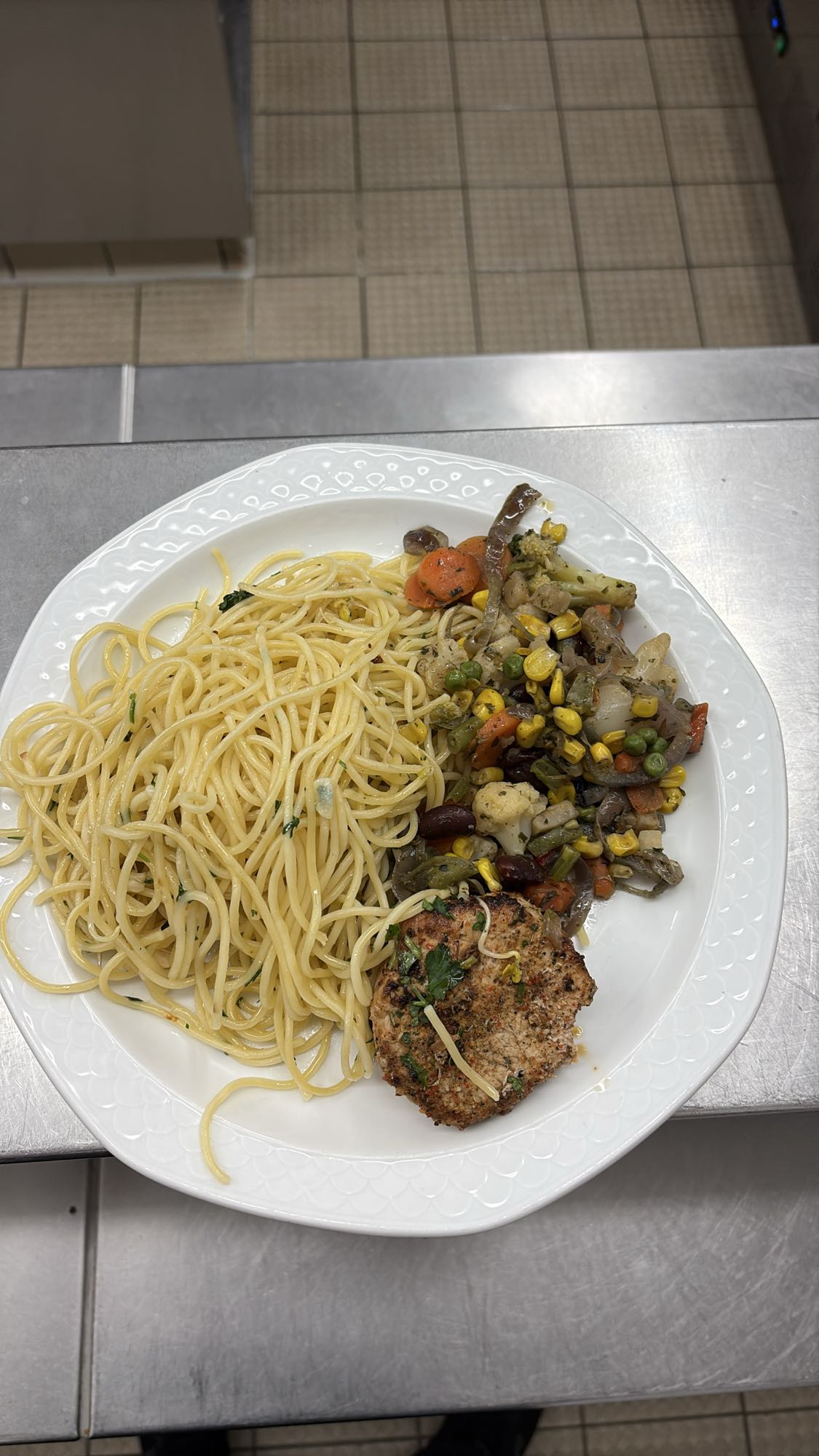 Spaghetti mit Gemüse & Patty