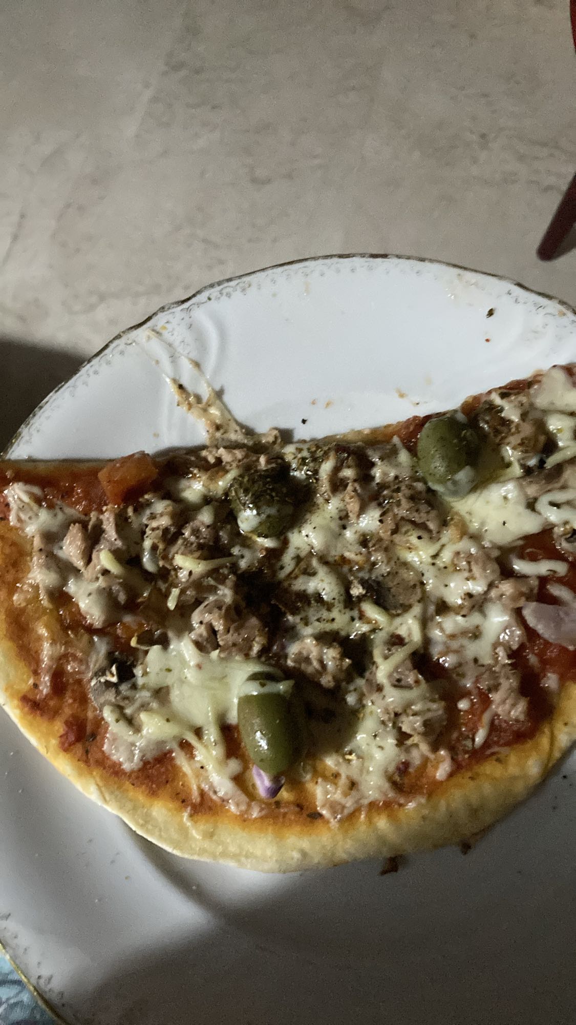 Tonfiskpizza med oliver