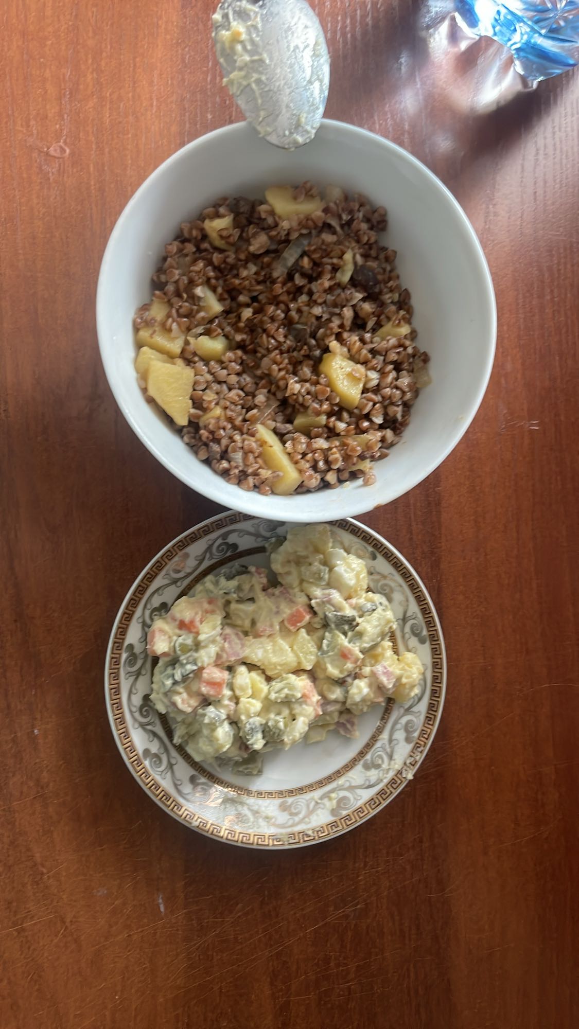 гречка с овощами и оливье