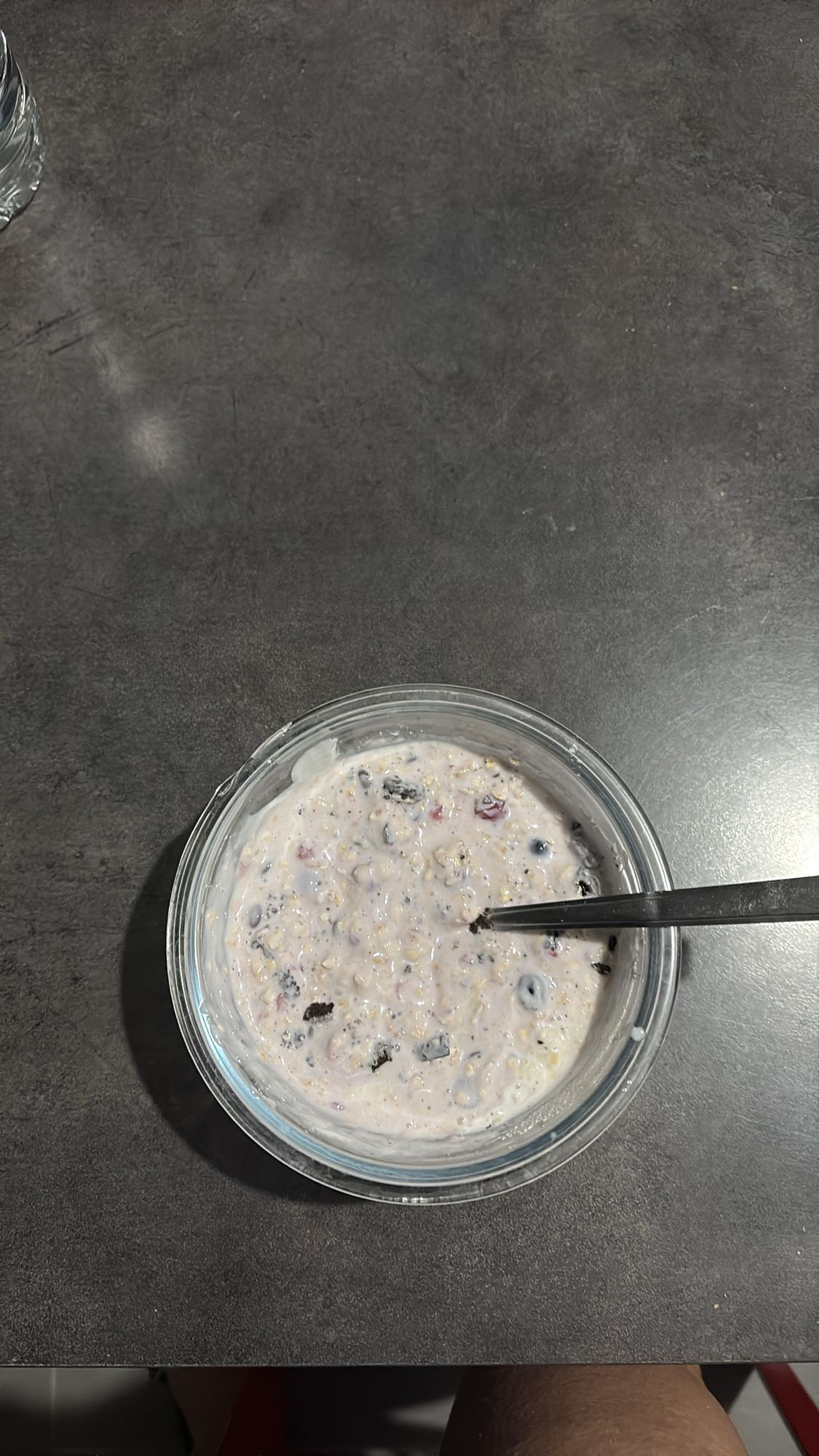 Muesli aux fruits et yaourt