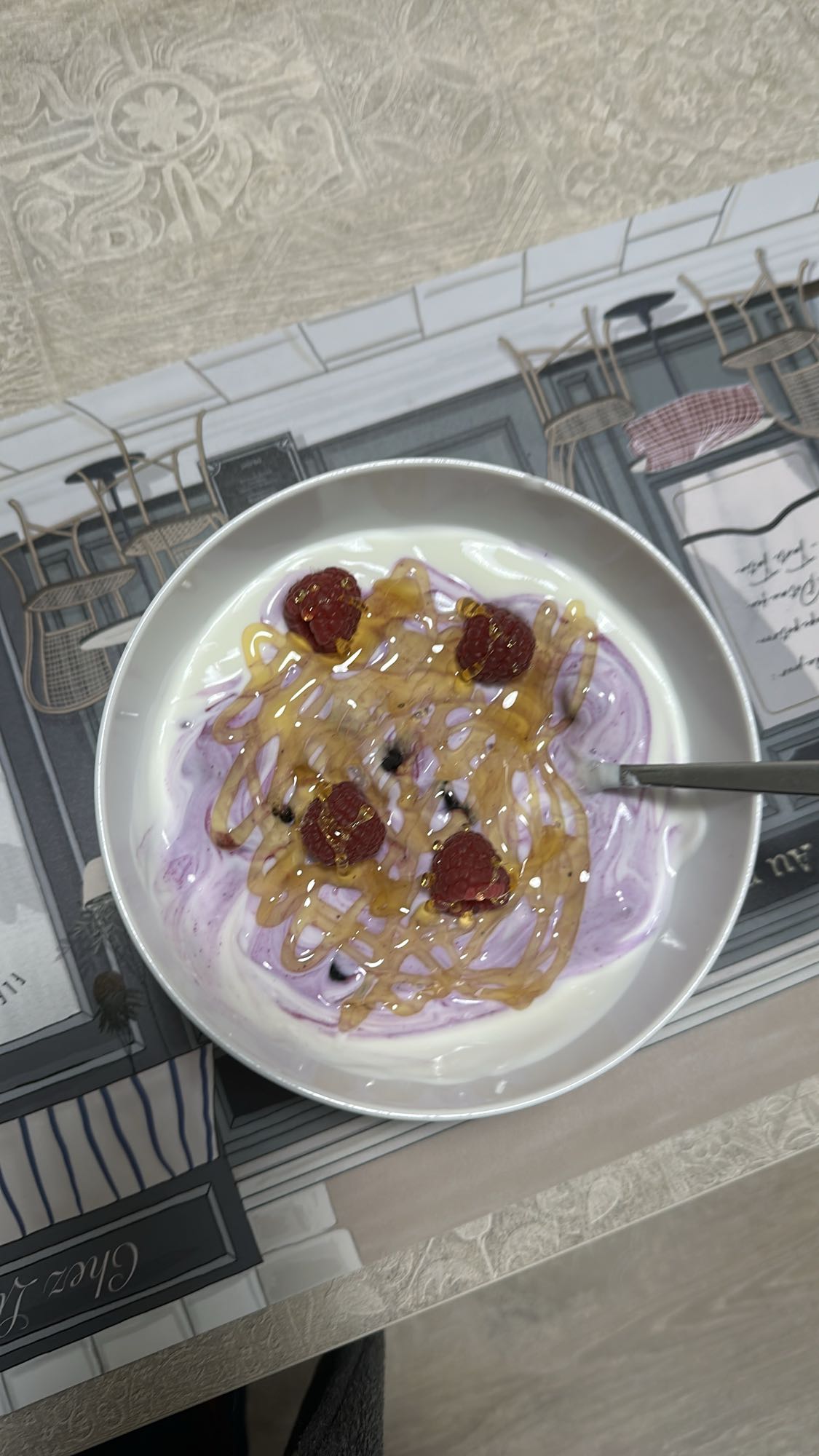 yogur con frutas y miel