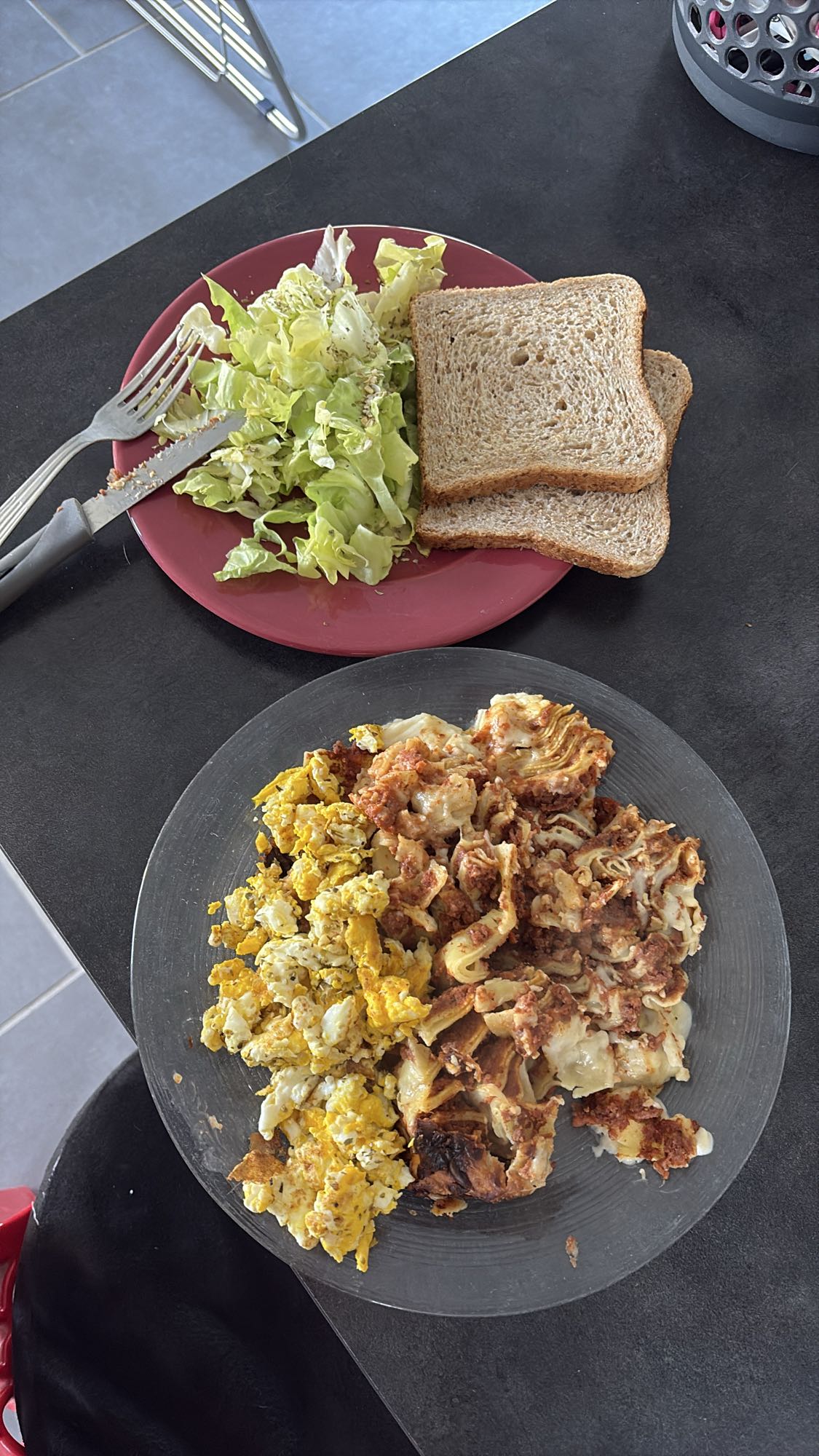 Pâtes, œufs et salade