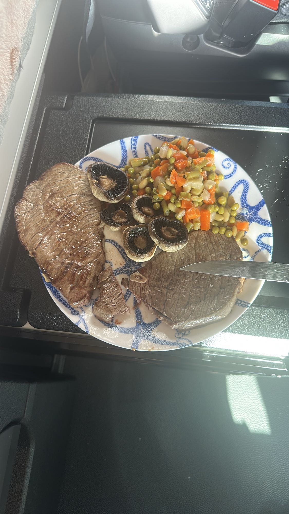 Friptură cu legume și ciuperci