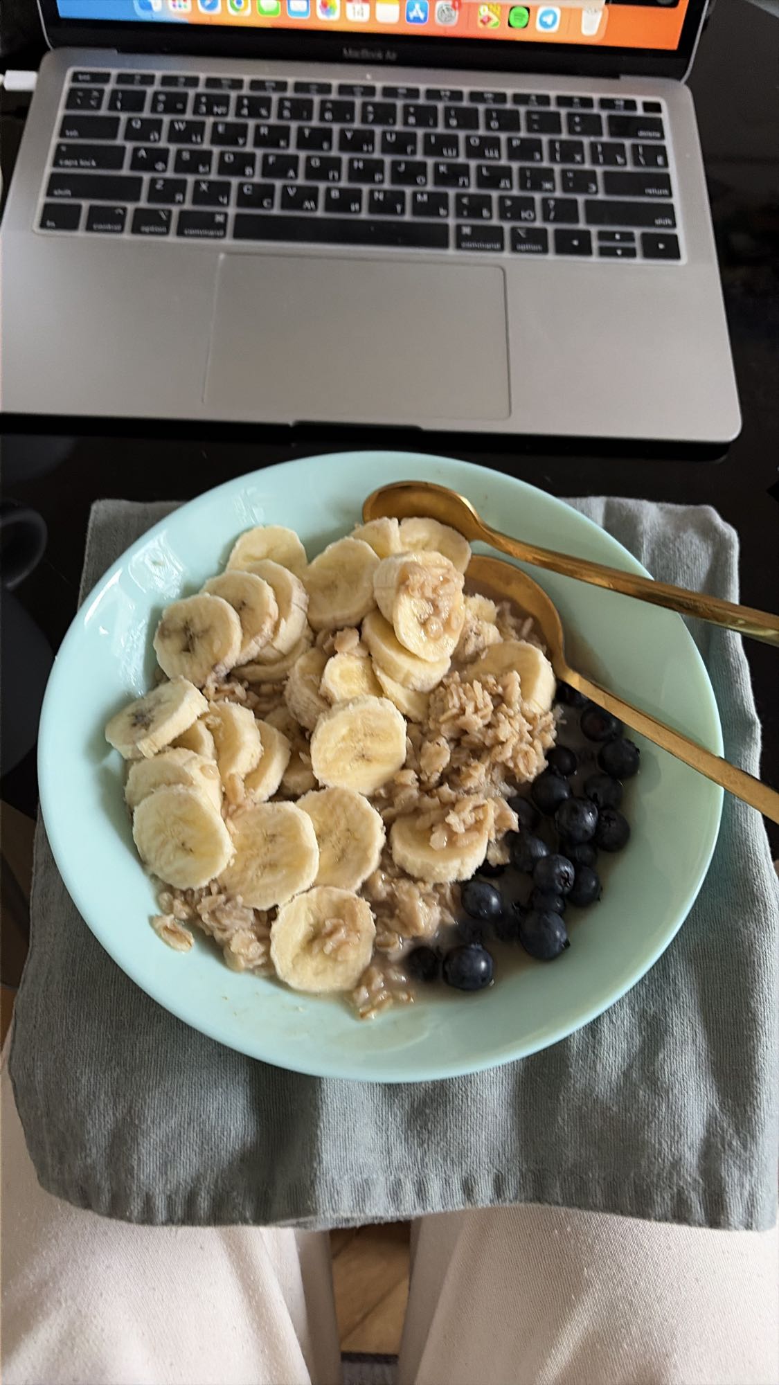 овсянка с бананом и черникой