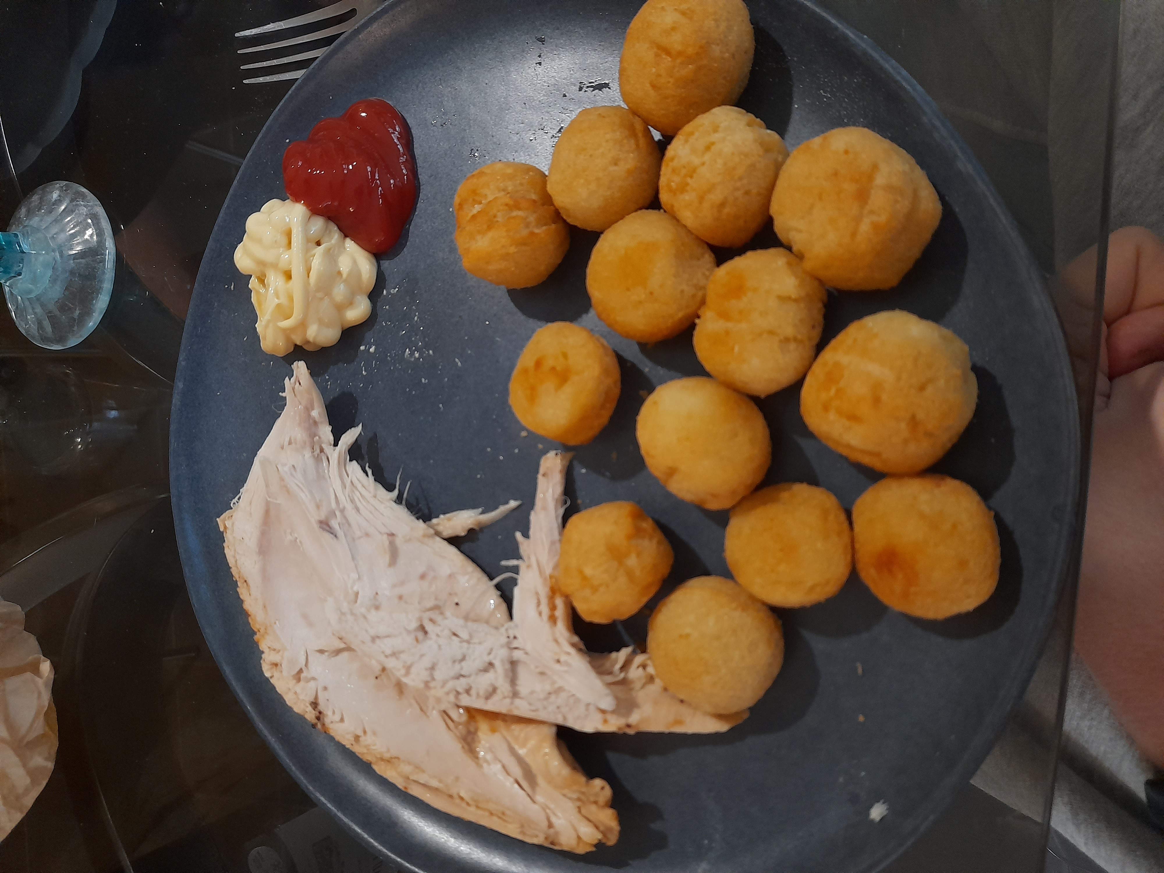 Poulet, pommes dauphine, sauces