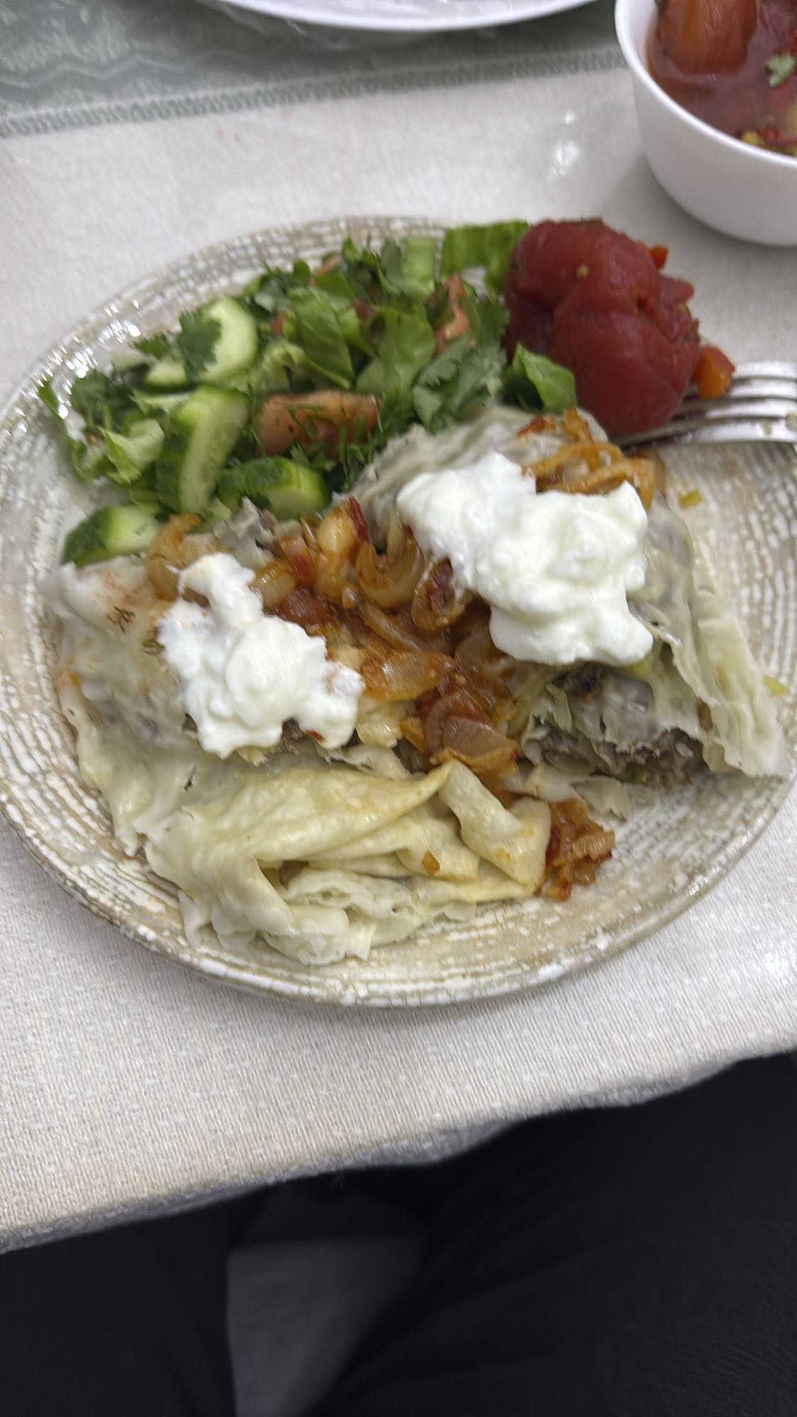 манты с салатом