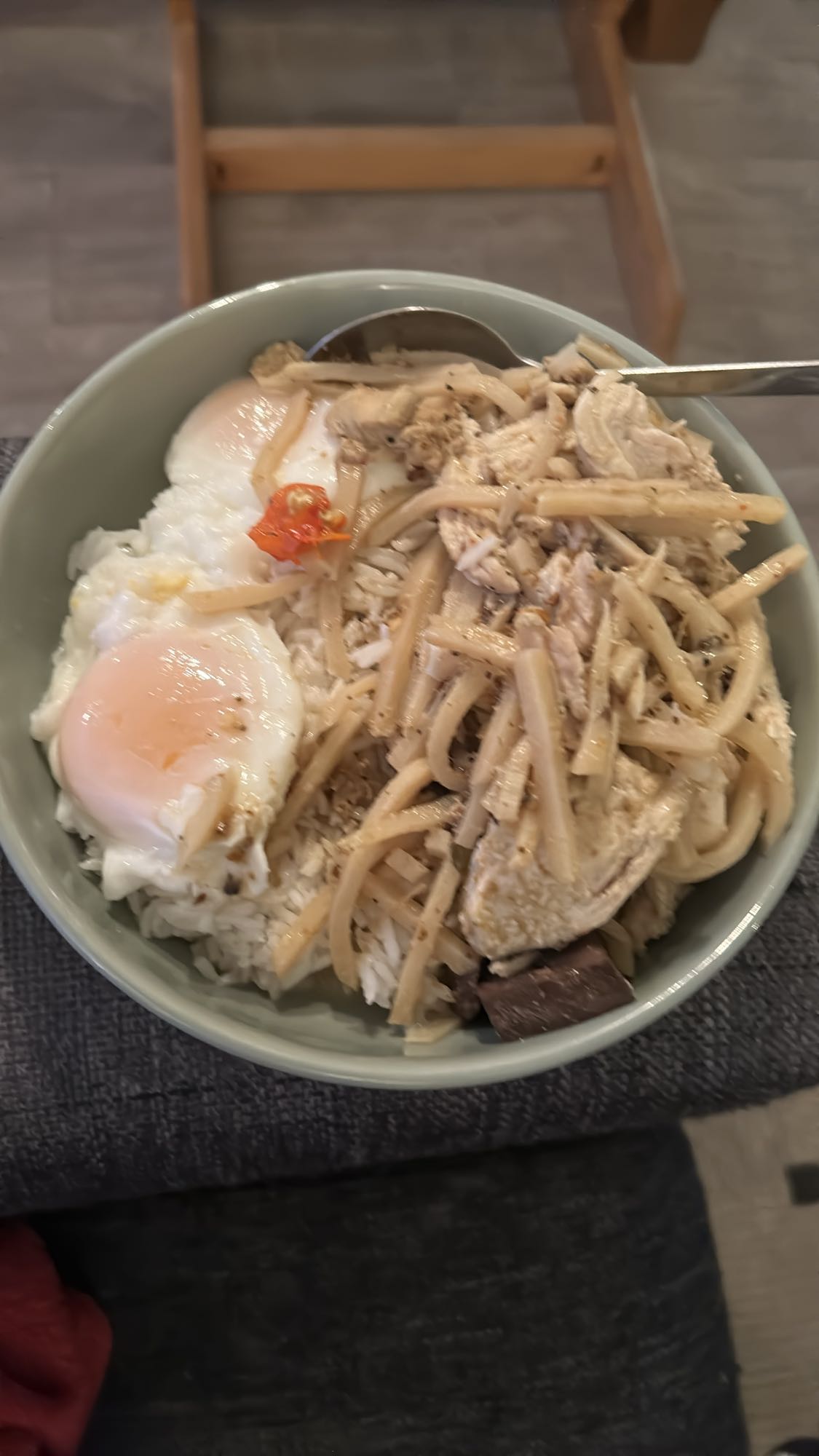 Ris med egg og kylling