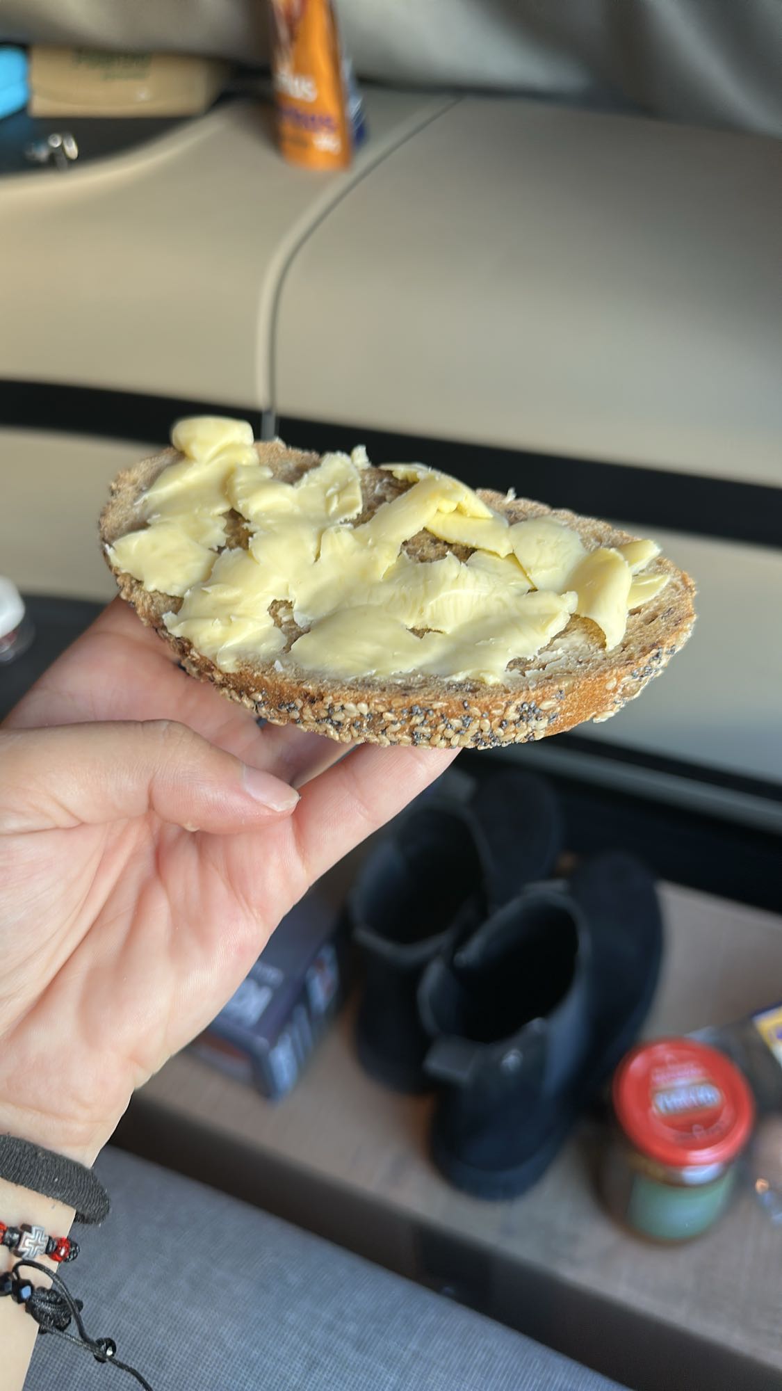 Pâine cu unt și dulceață de prune