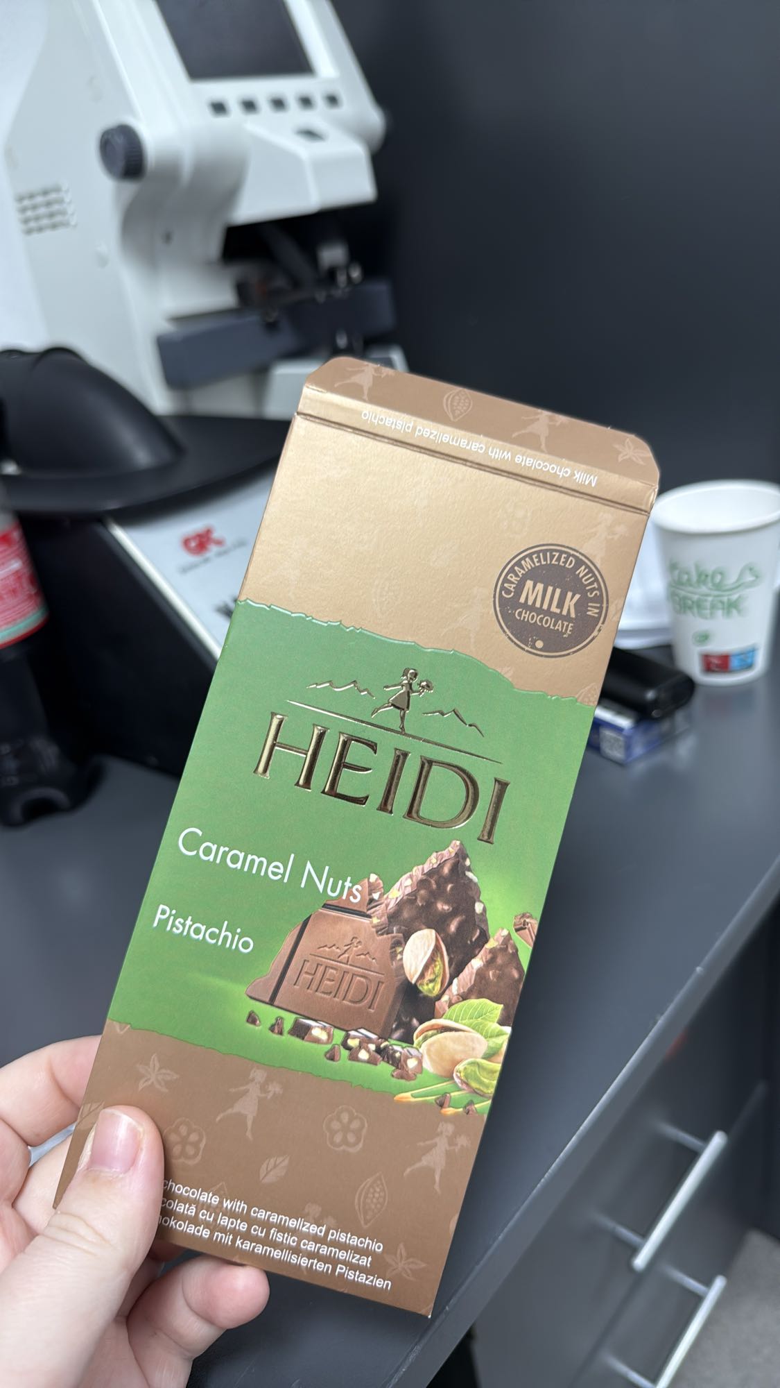 Ciocolată cu fistic caramelizat