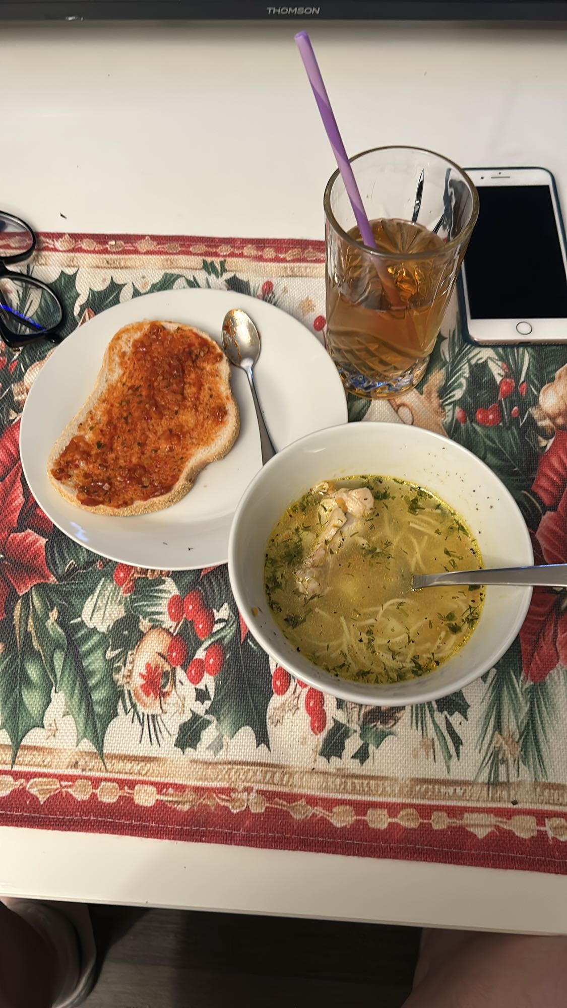 Куриный суп и тост