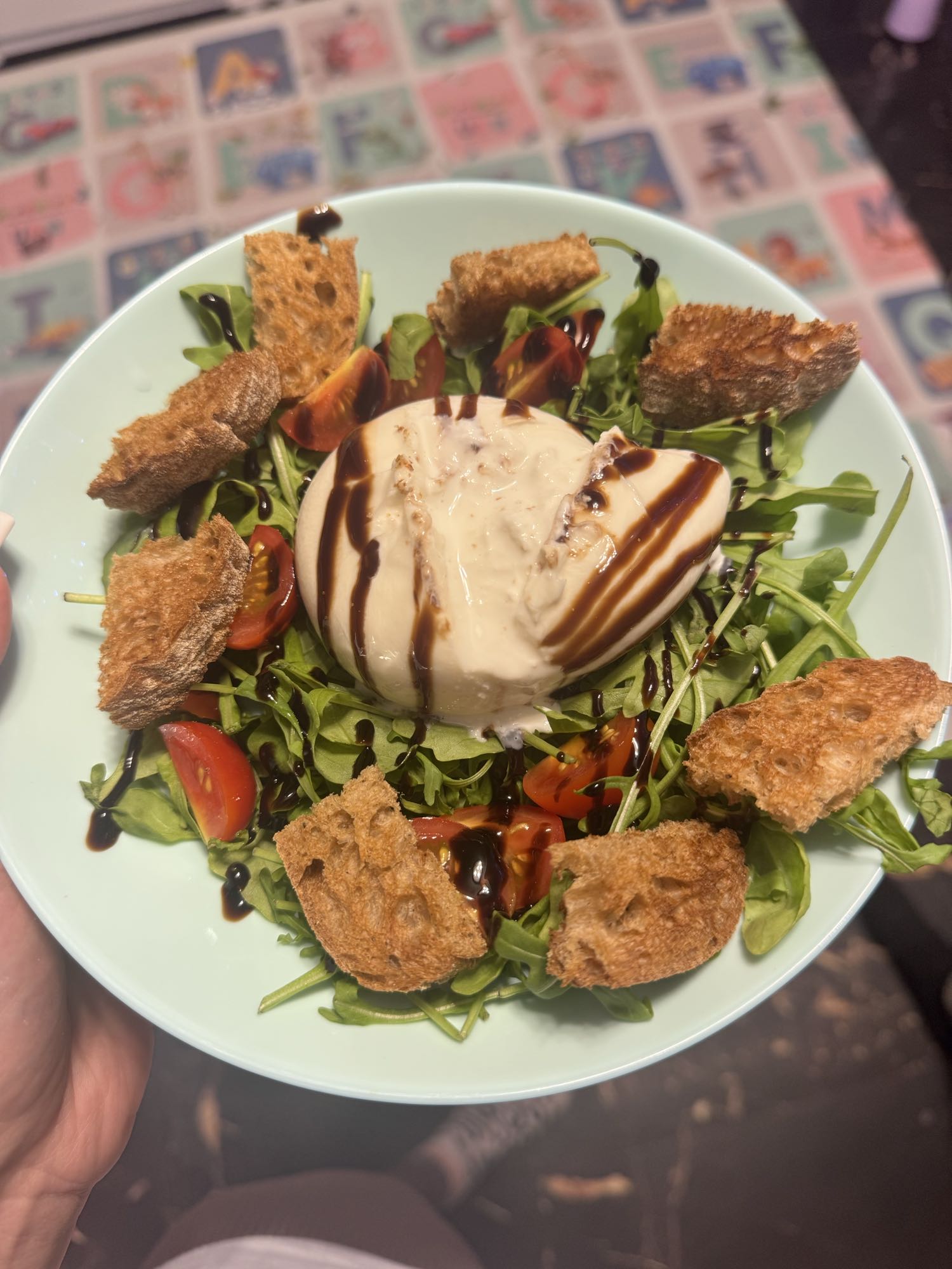 Салат с бурратой