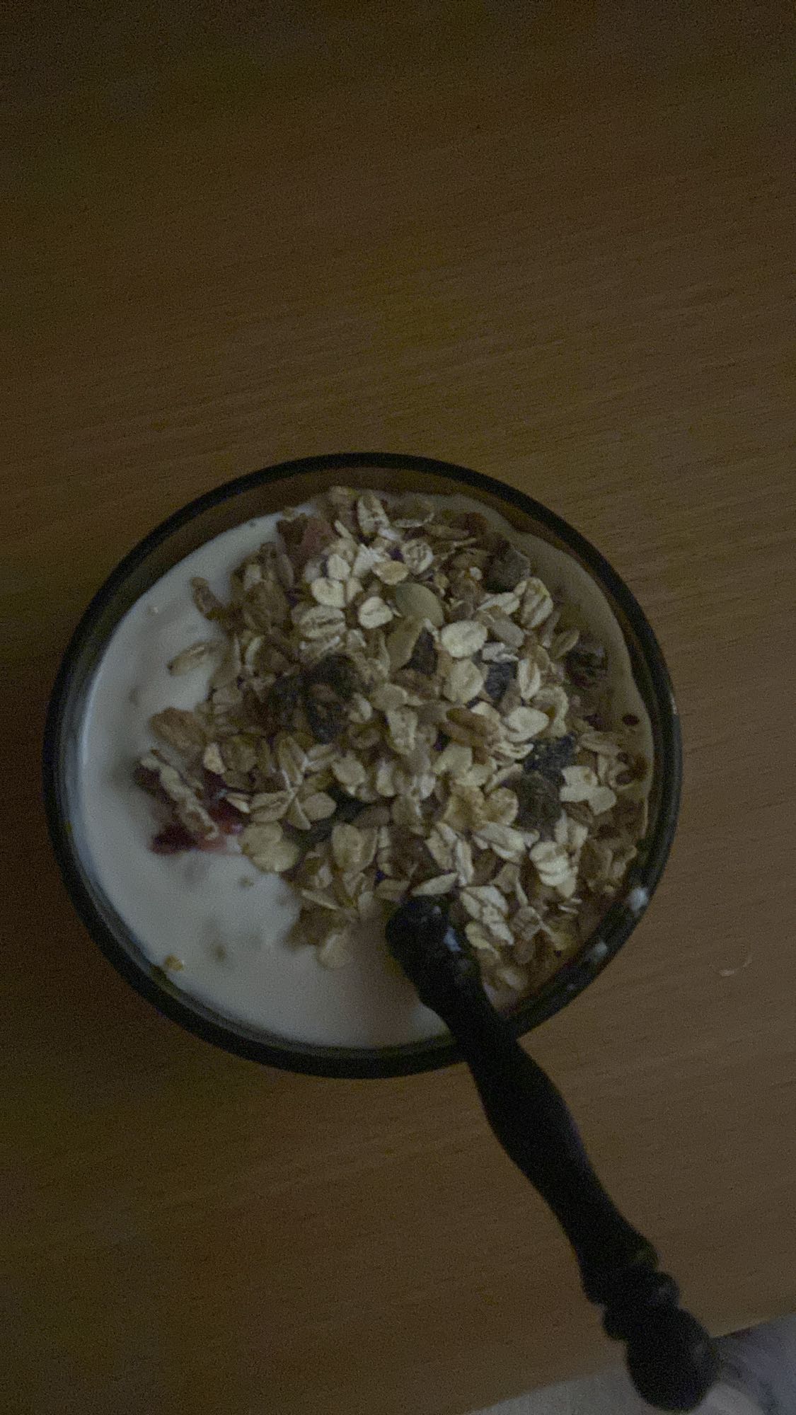 Jogurt z musli i owocami