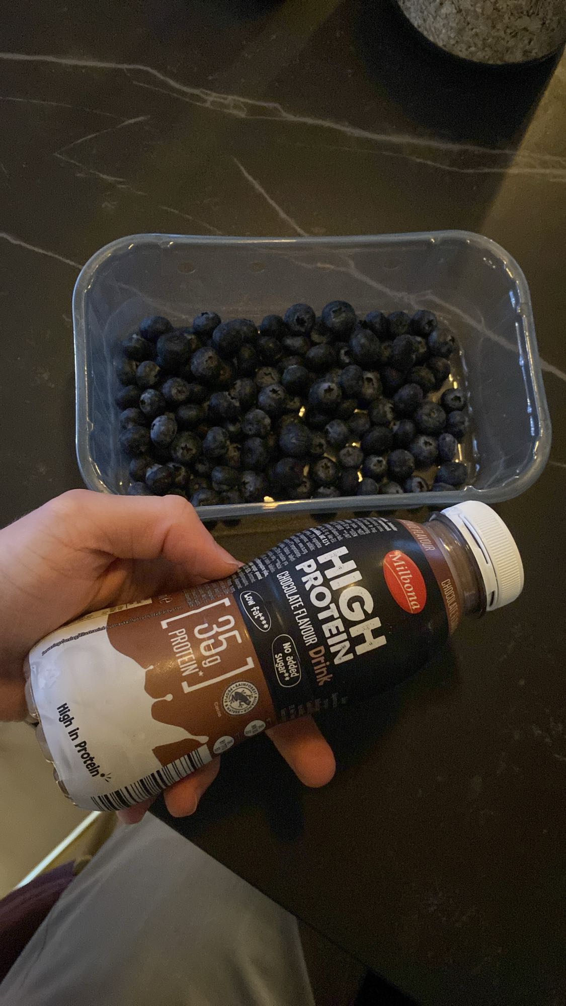 Protein shake & blueberries