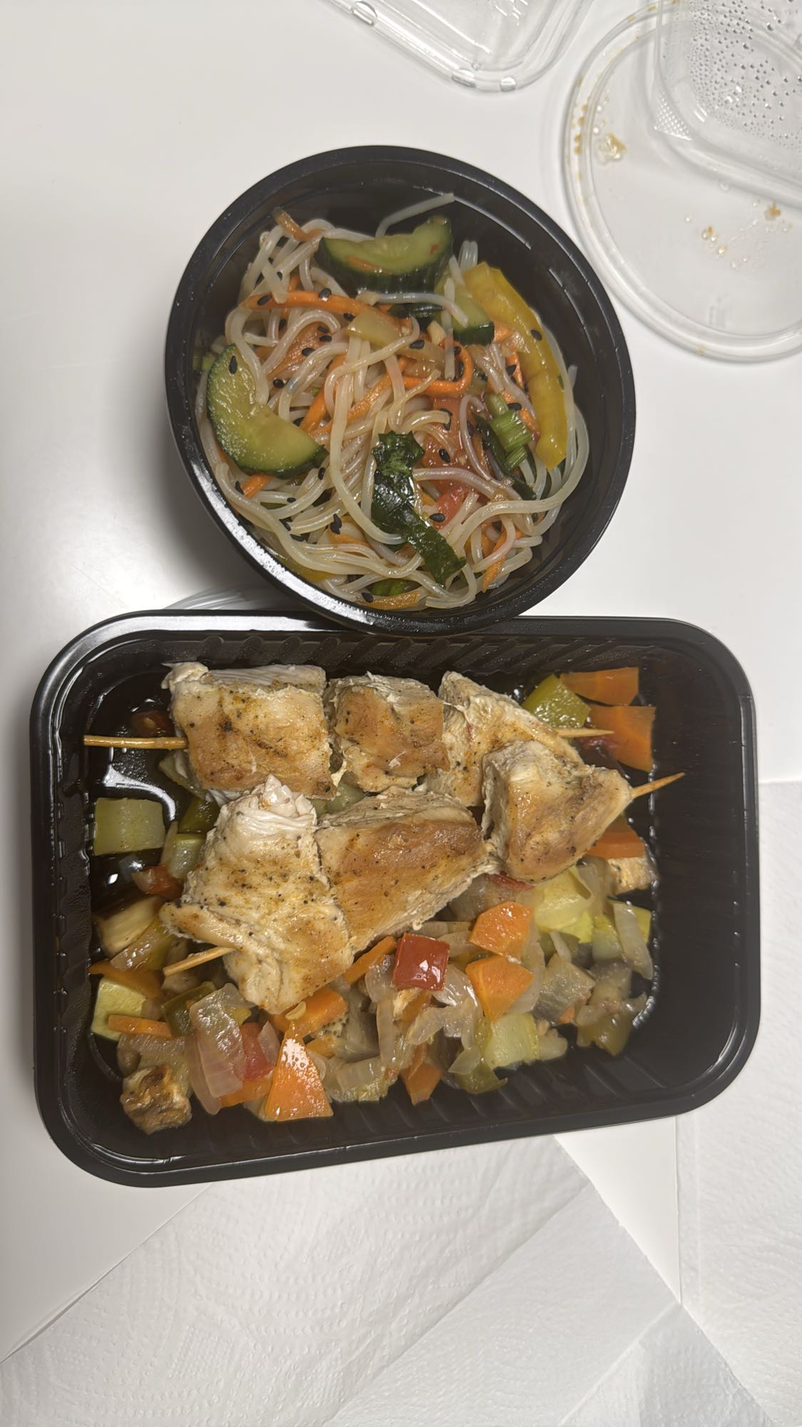 Куриные шашлычки с лапшой