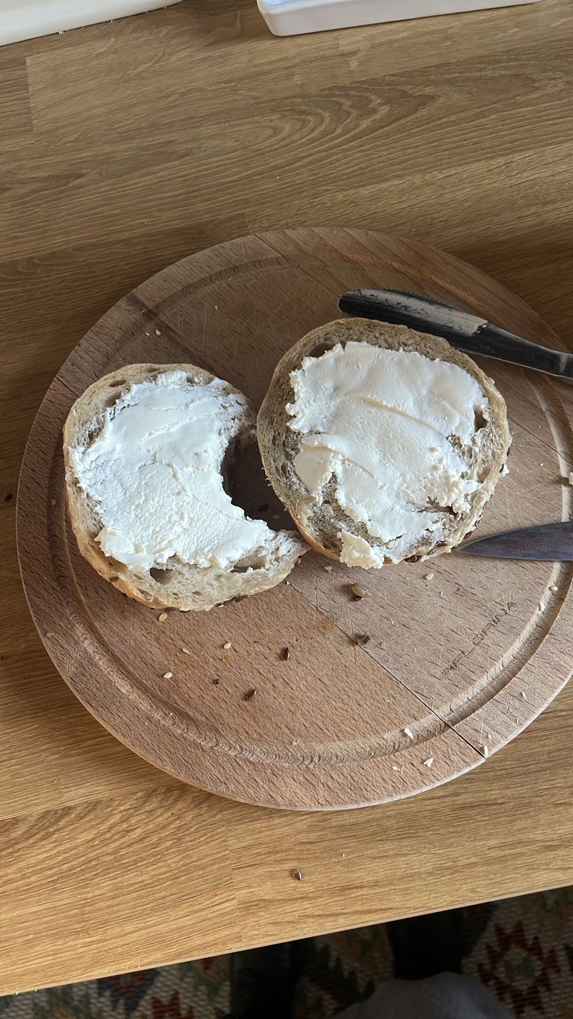 Bułka z serkiem śmietankowym