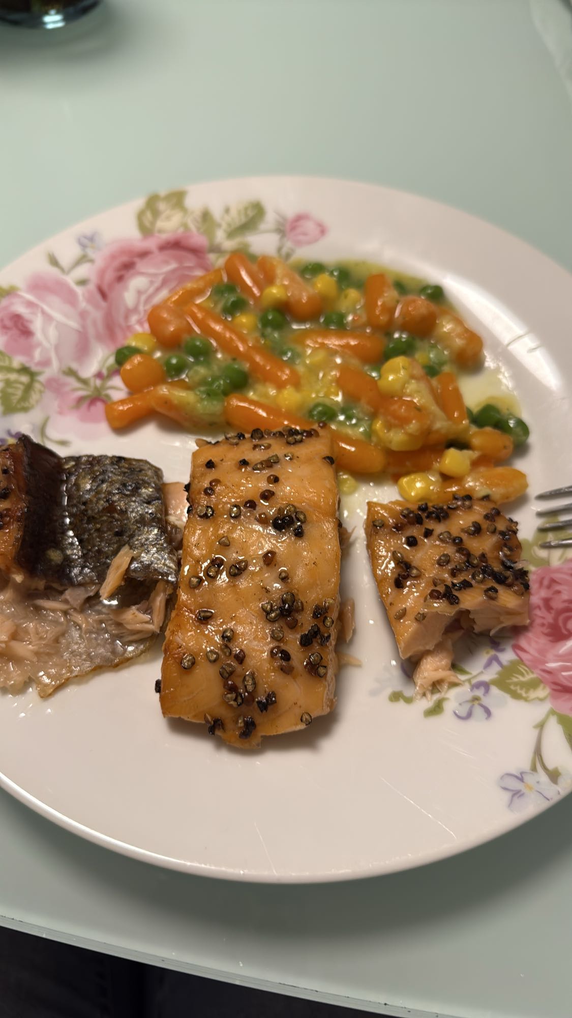 Gegrillter Lachs mit Gemüse