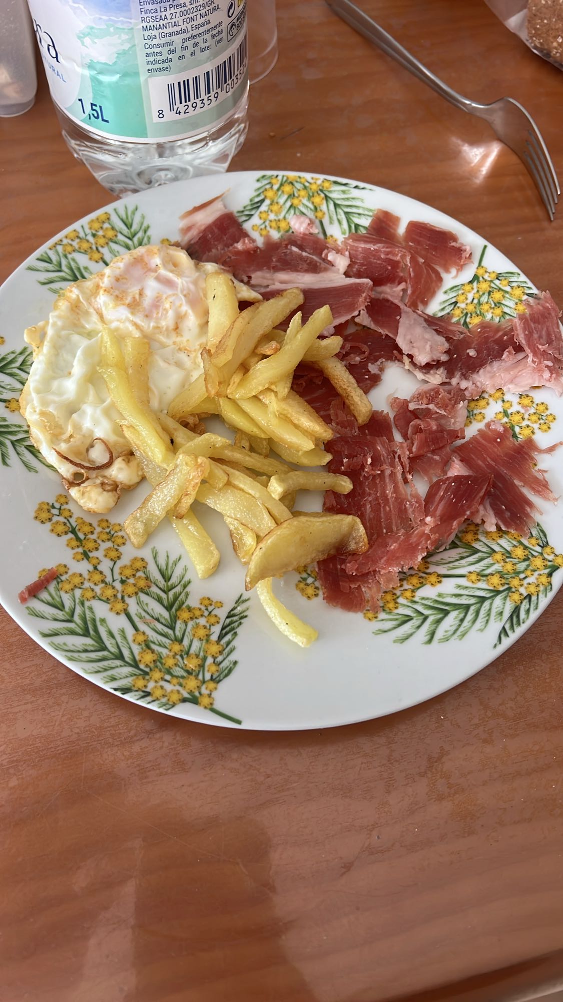 Huevo, jamón y papas