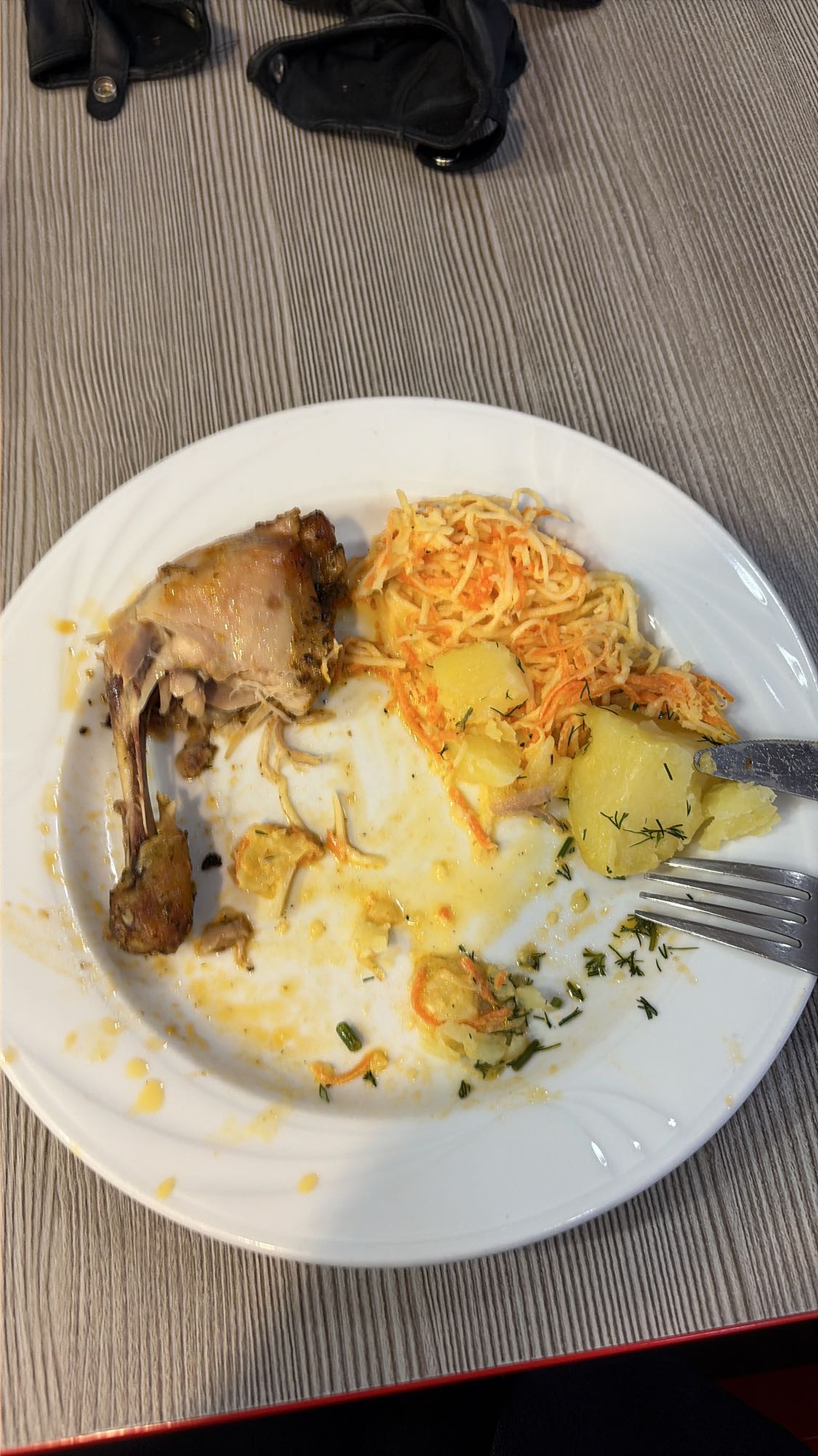 kurczak z ziemniakami i surówką