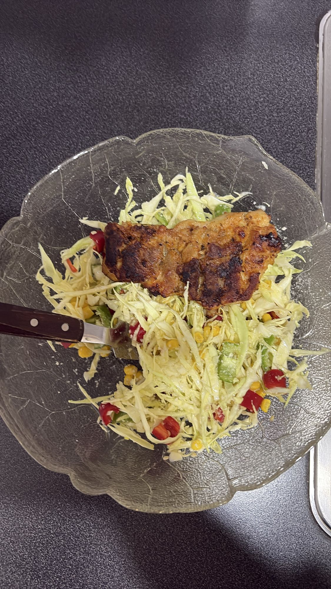 Kylling og kålsalat